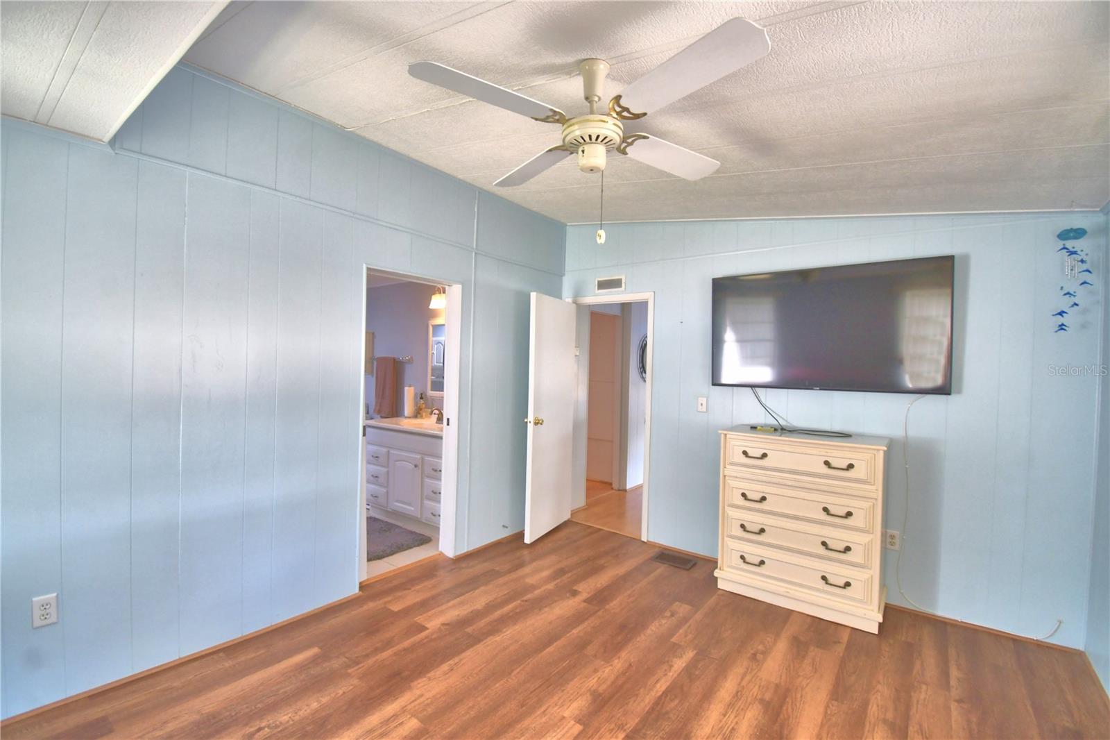 Image 33 of 65 For 4155 Sprucewood Street