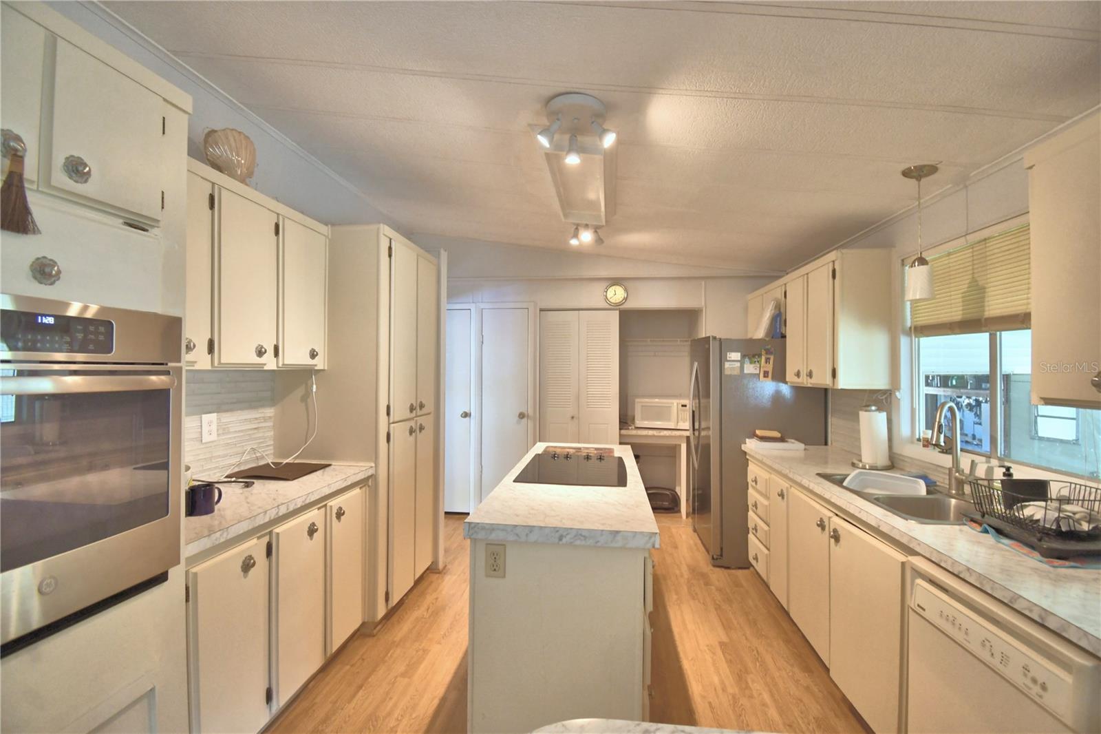 Image 9 of 65 For 4155 Sprucewood Street