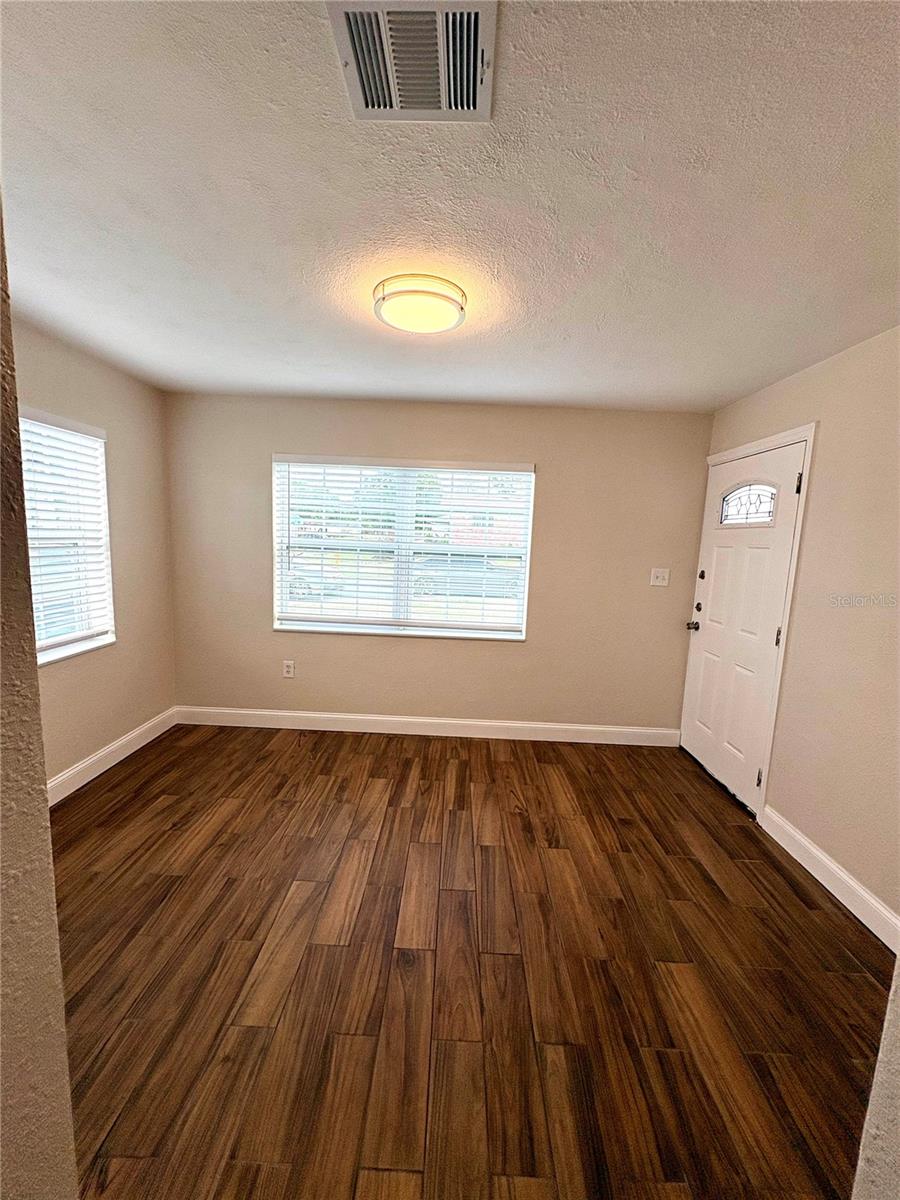 Image 13 of 25 For 915 13th Street