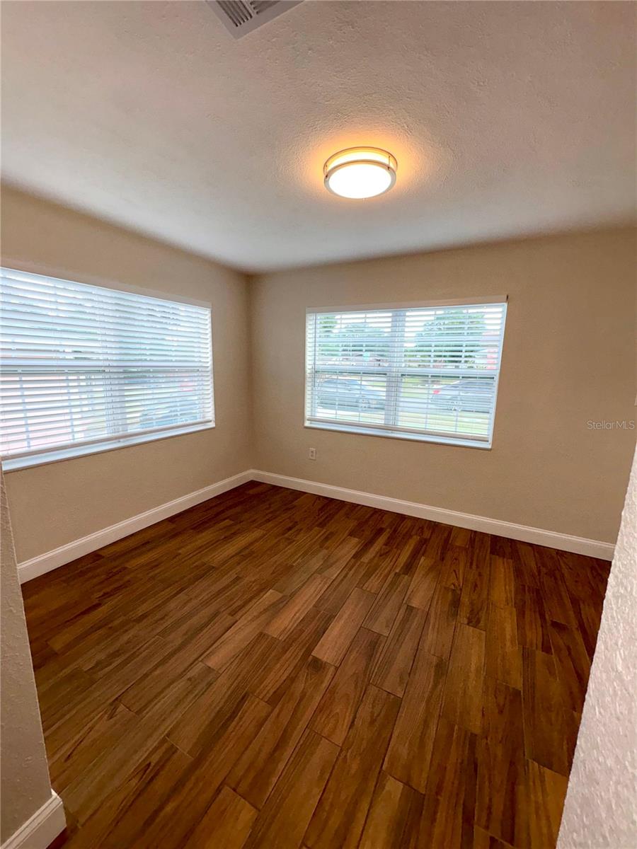 Image 15 of 25 For 915 13th Street