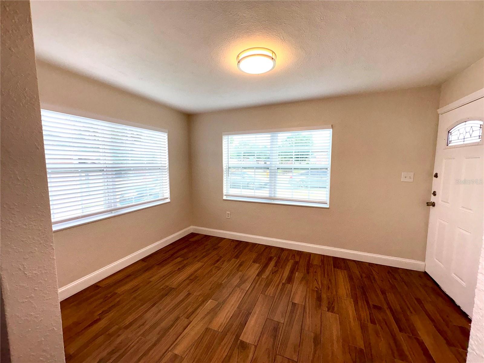 Image 16 of 25 For 915 13th Street