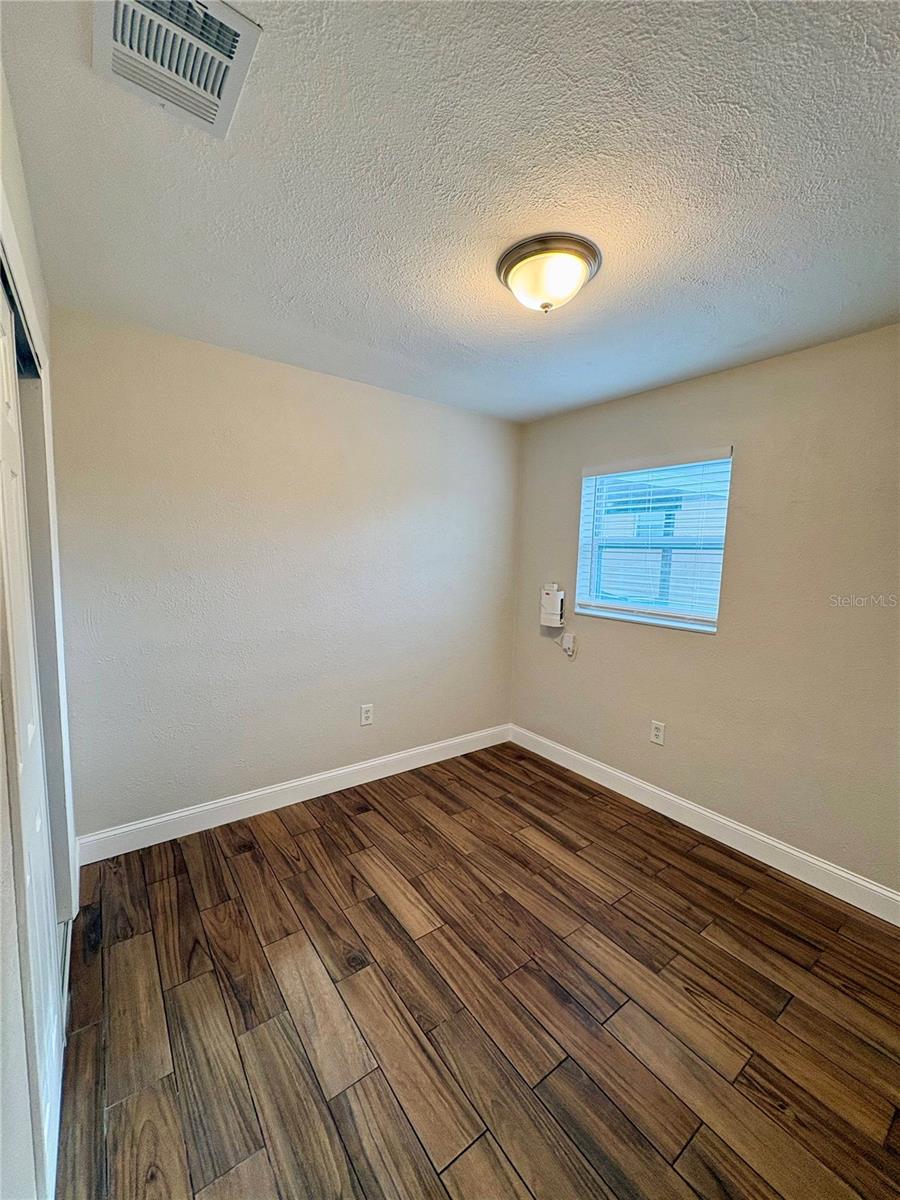 Image 24 of 25 For 915 13th Street