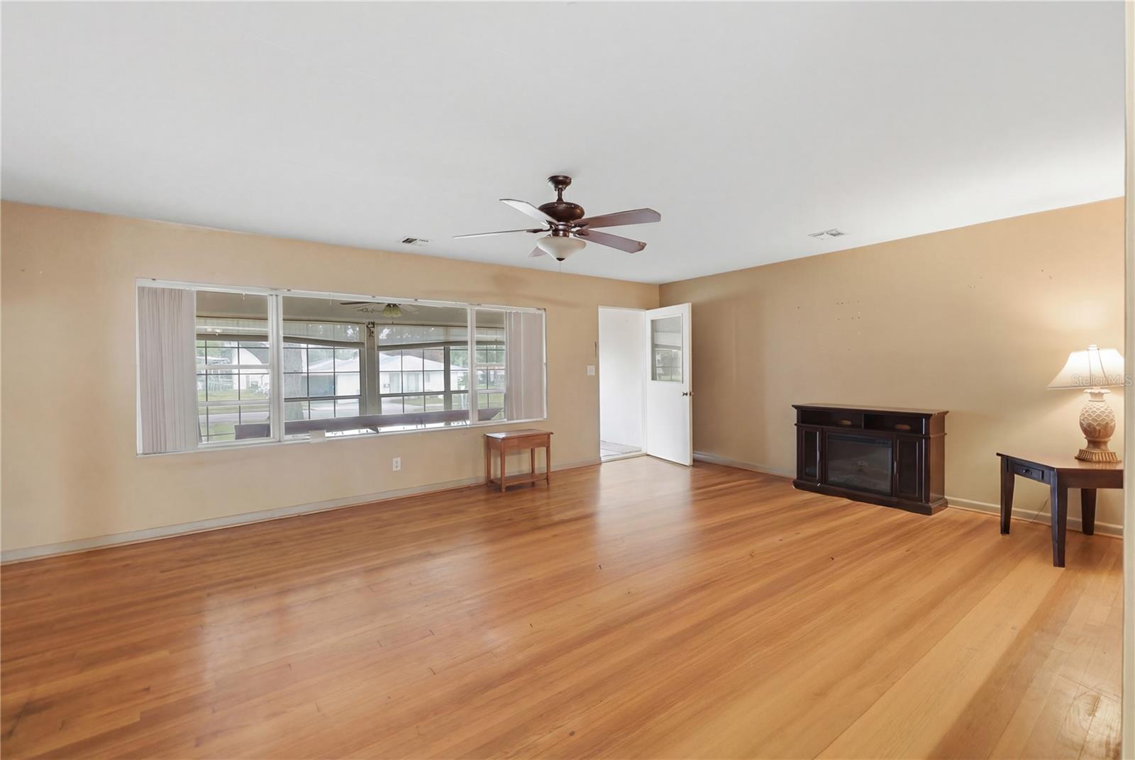 Image 16 of 42 For 104 11th Street Se