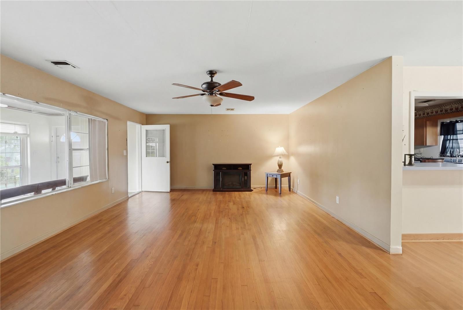 Image 17 of 42 For 104 11th Street Se