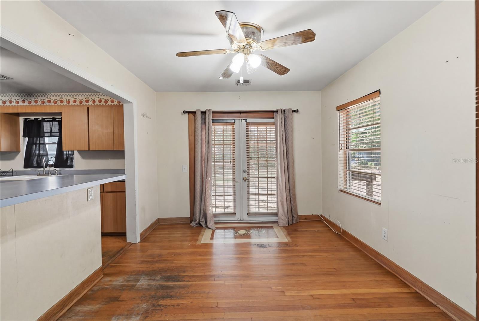 Image 19 of 42 For 104 11th Street Se