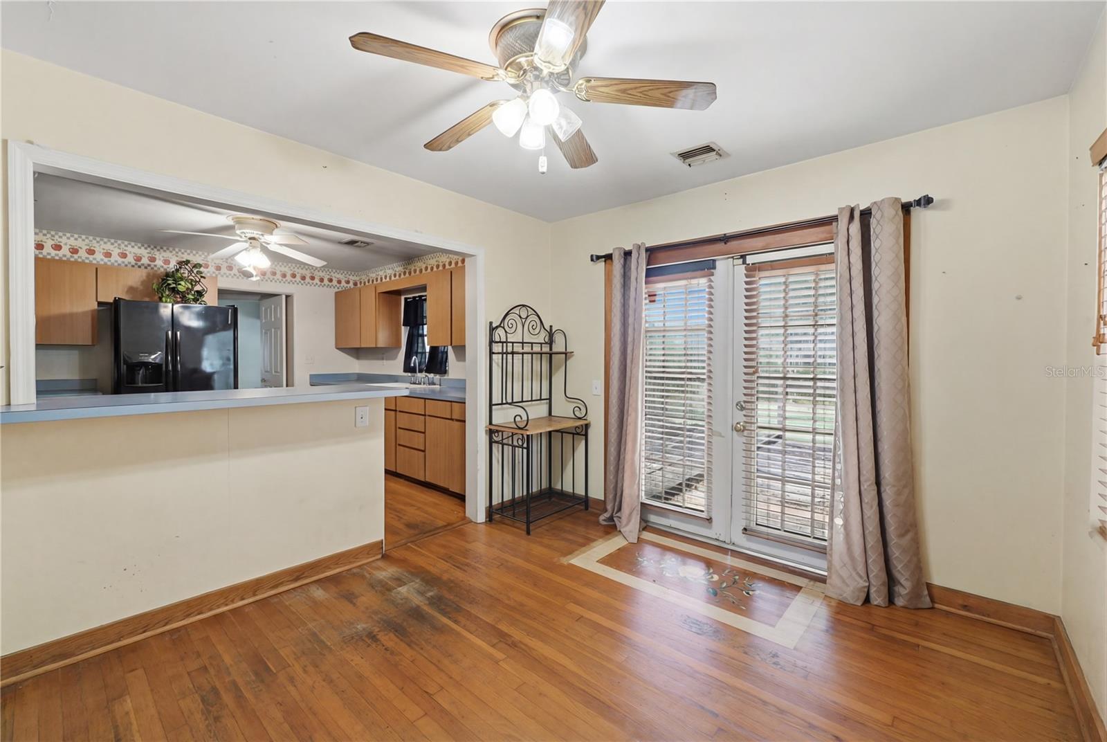 Image 21 of 42 For 104 11th Street Se