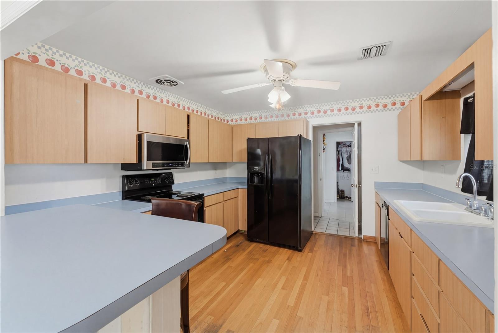 Image 23 of 42 For 104 11th Street Se