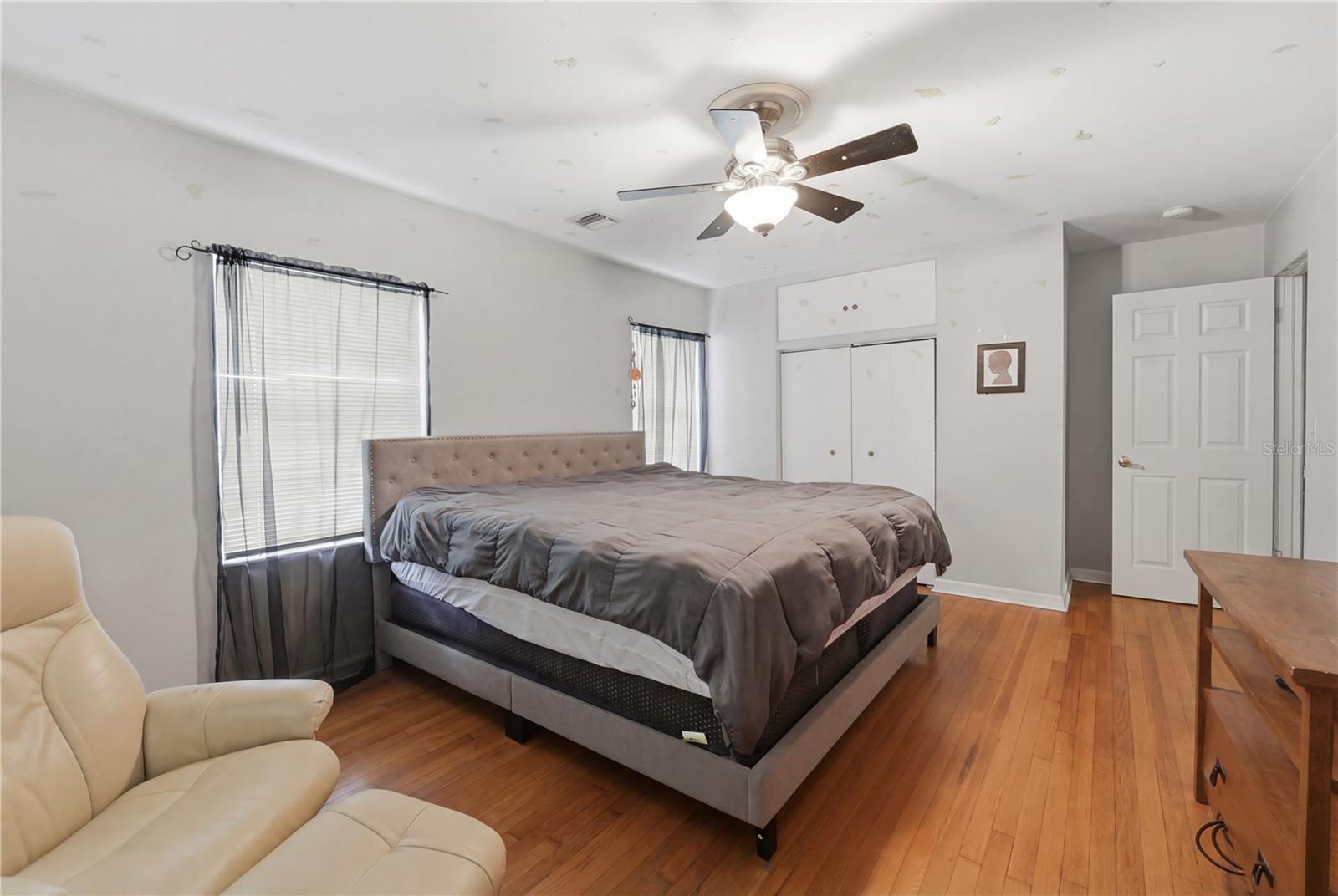 Image 27 of 42 For 104 11th Street Se