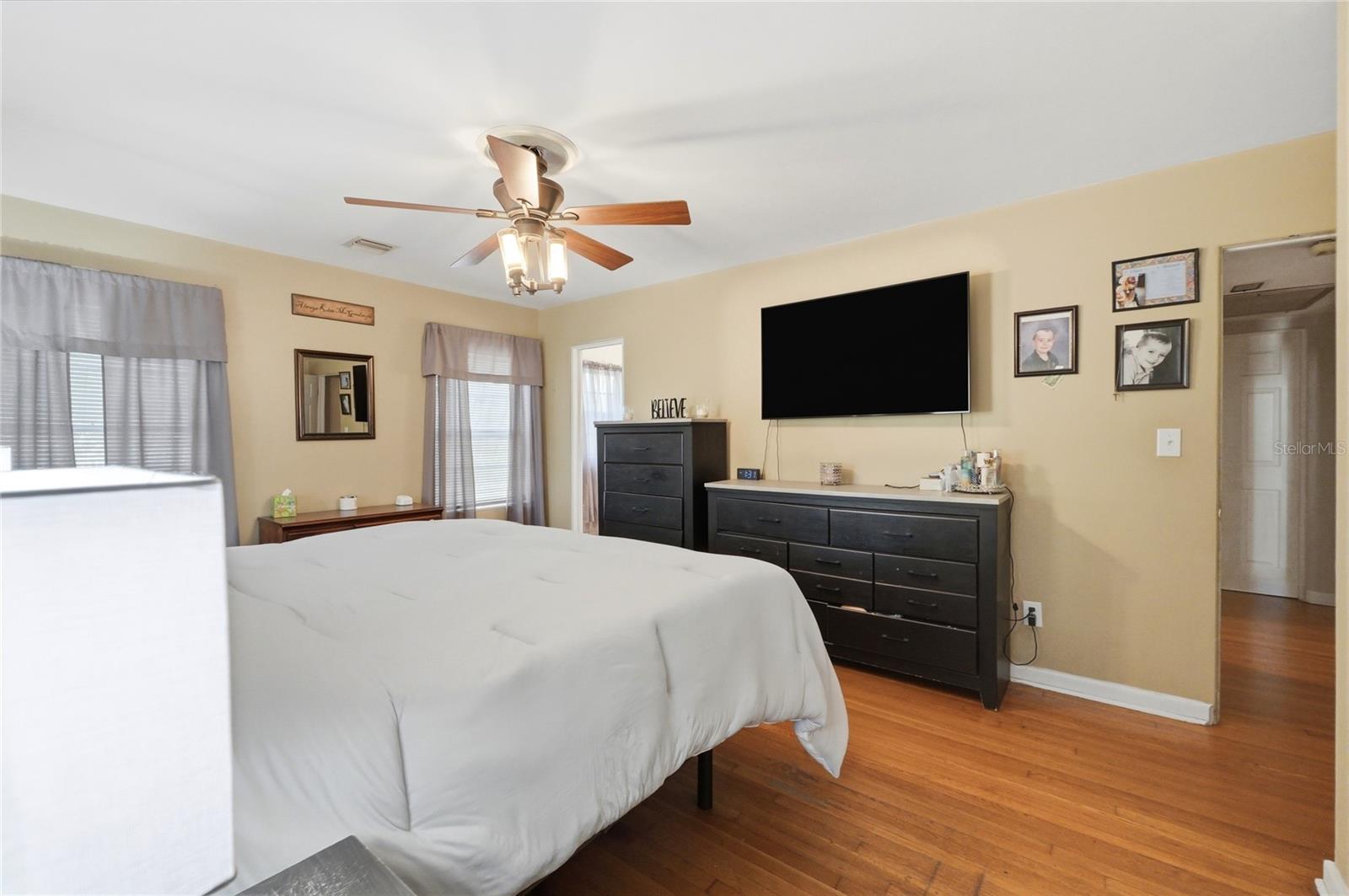 Image 30 of 42 For 104 11th Street Se