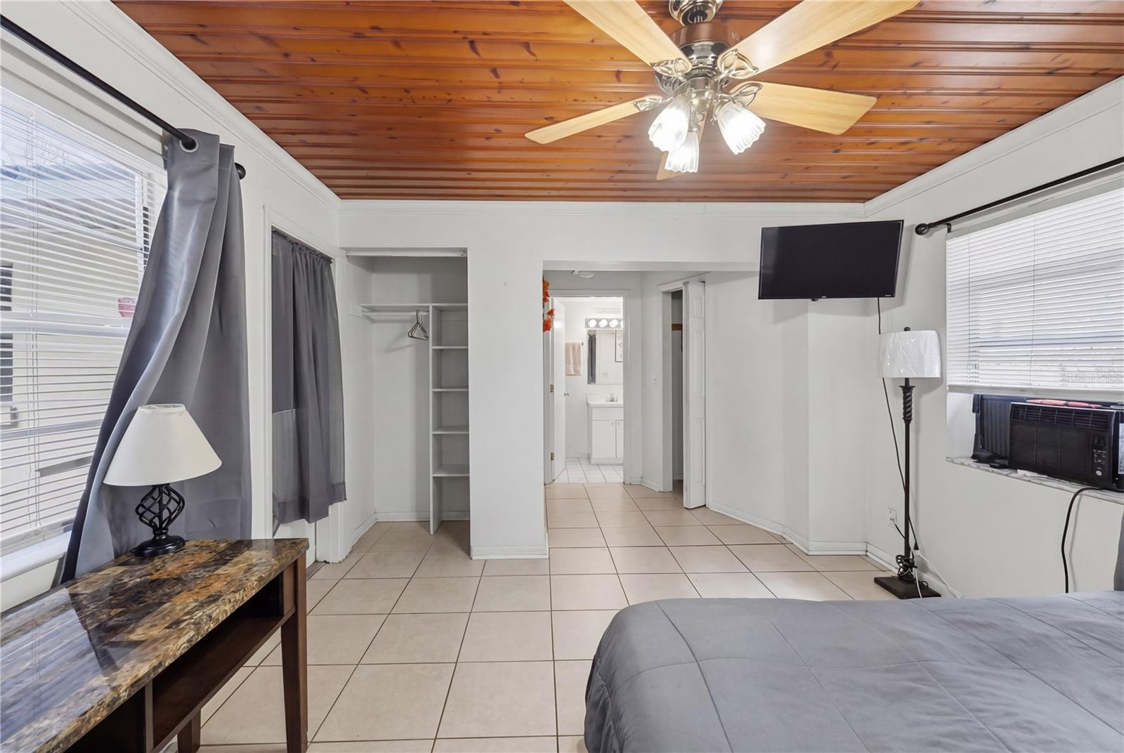 Image 33 of 42 For 104 11th Street Se