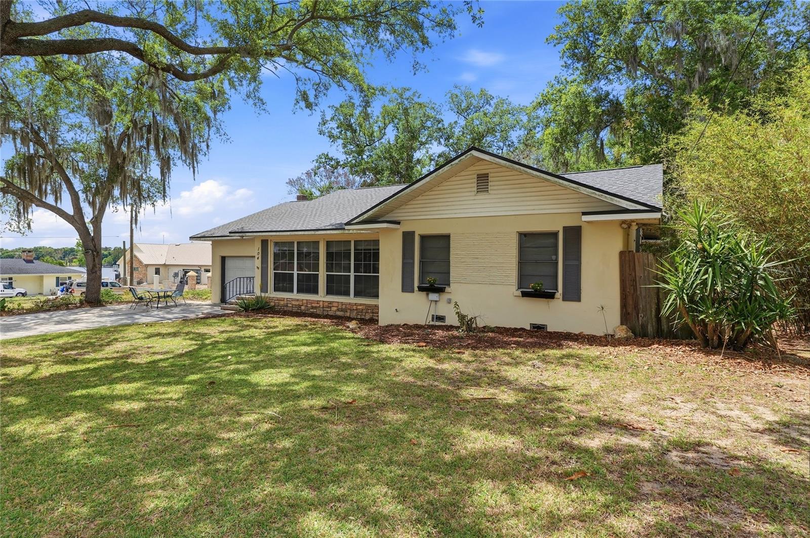 Image 4 of 42 For 104 11th Street Se