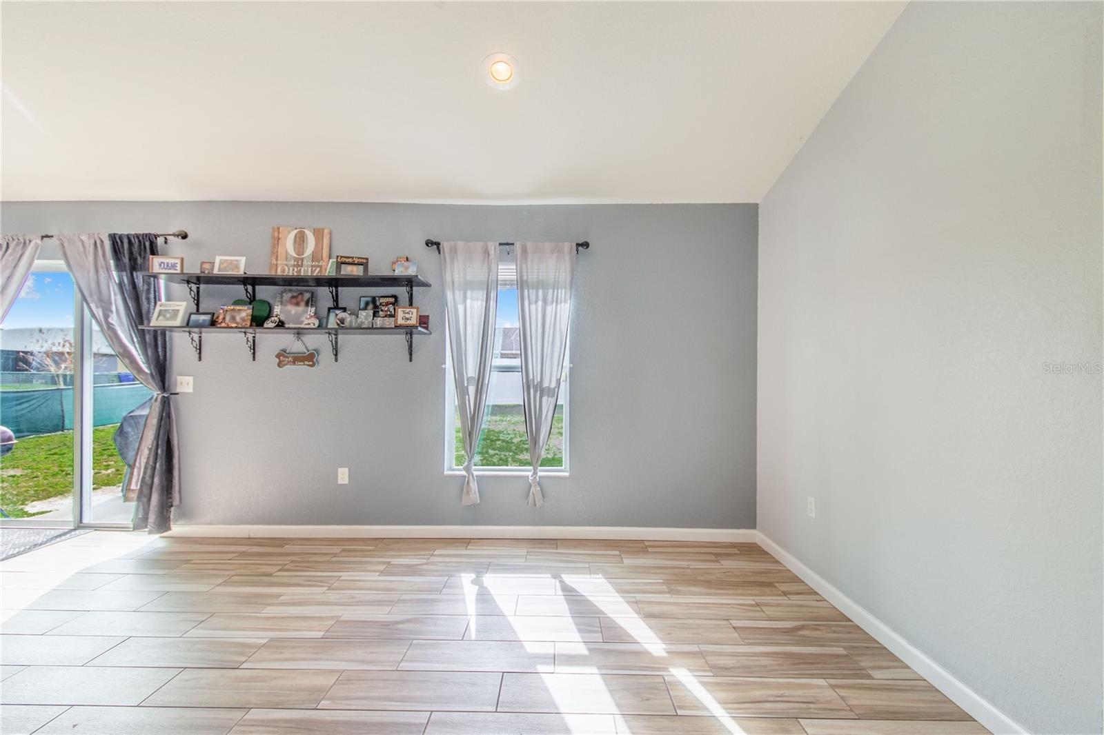 Image 11 of 41 For 1729 Pebble Beach Street