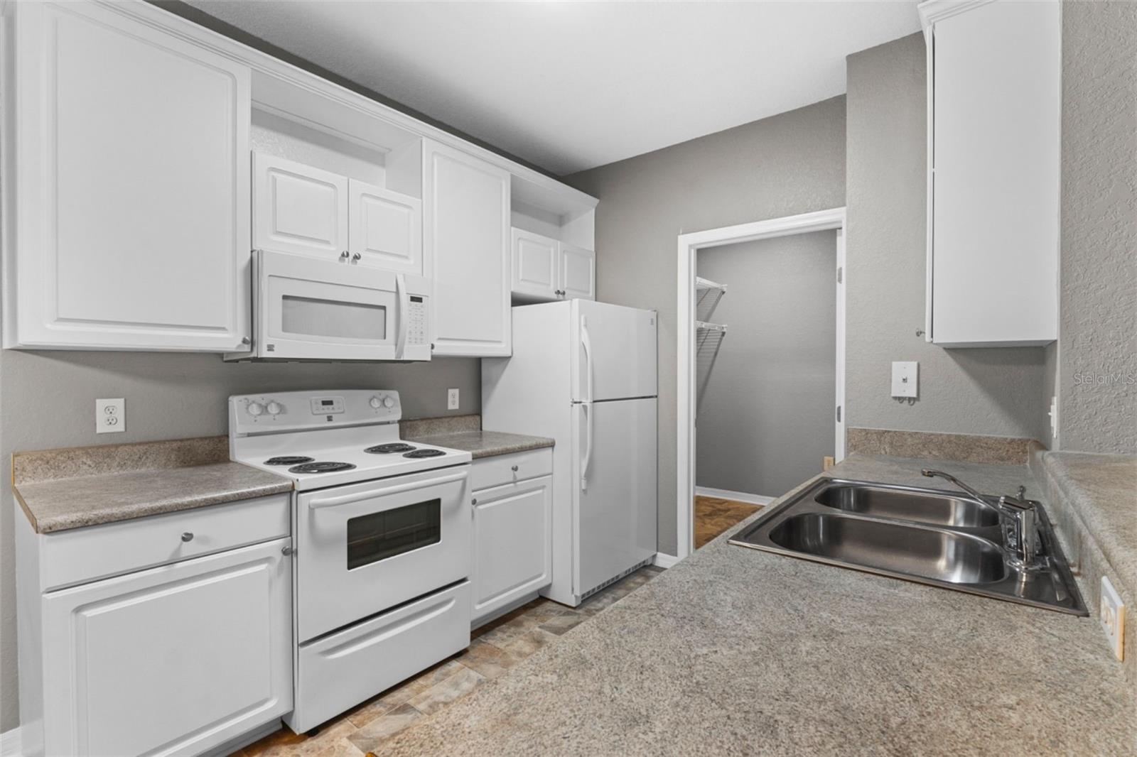 Image 14 of 30 For 1008 Hemingway Circle 1008