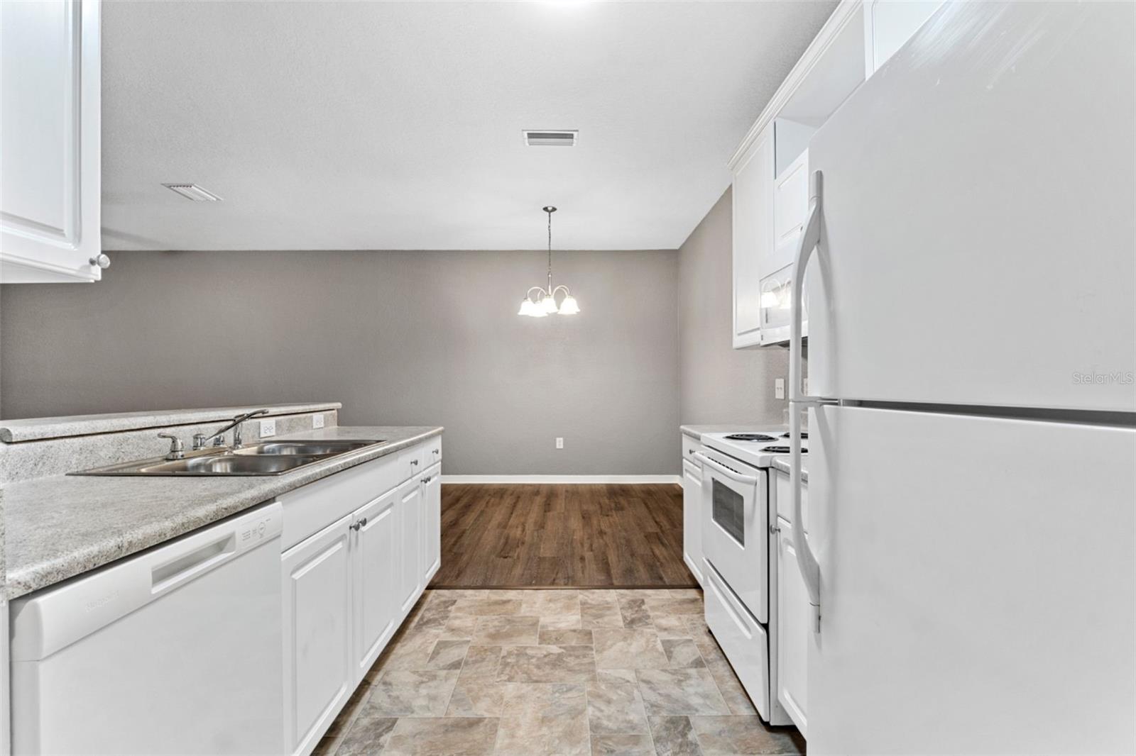 Image 16 of 30 For 1008 Hemingway Circle 1008