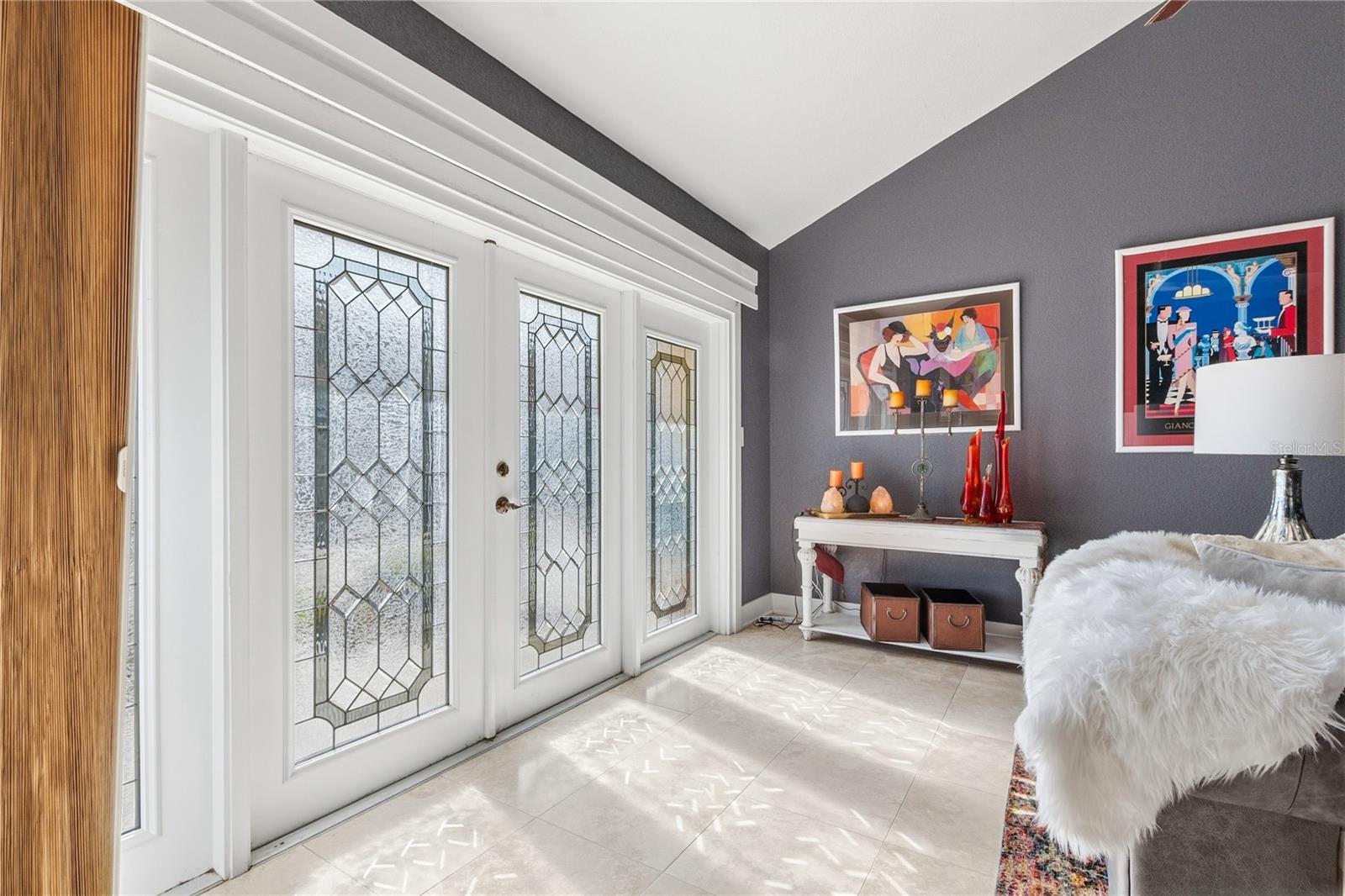 Image 17 of 51 For 4 Casarena Court