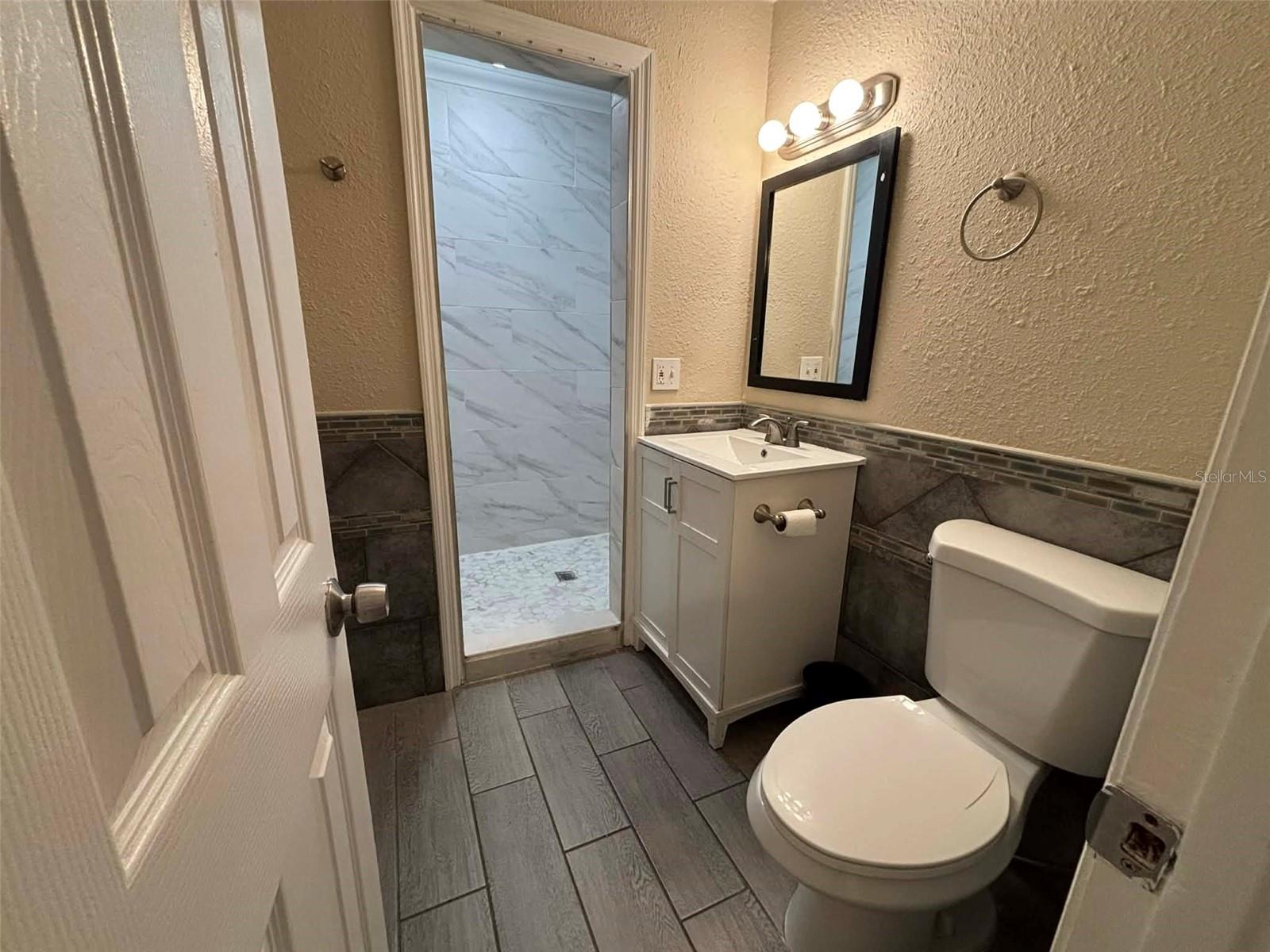 Image 14 of 18 For 606 Holt Circle