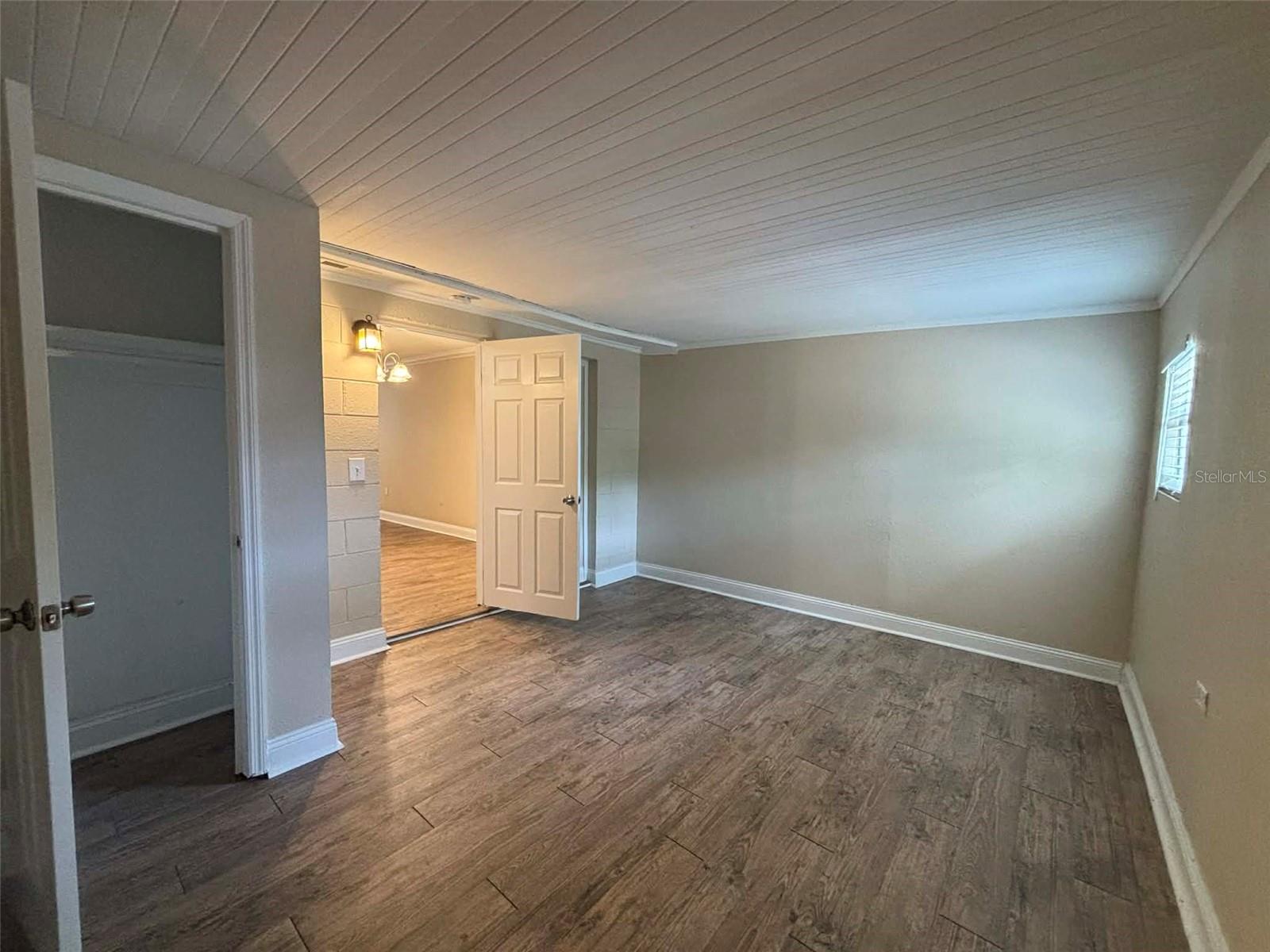 Image 16 of 18 For 606 Holt Circle