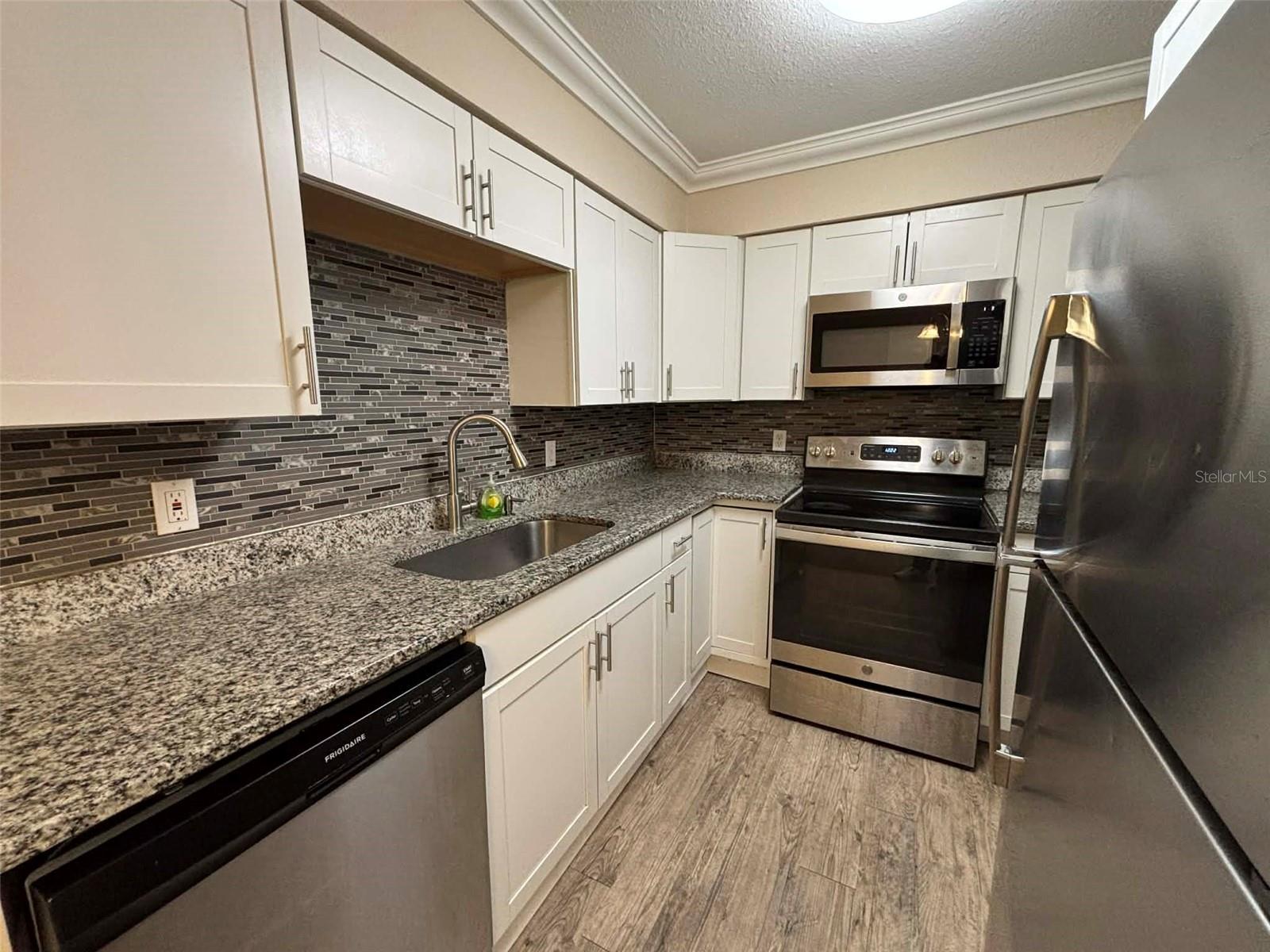 Image 8 of 18 For 606 Holt Circle