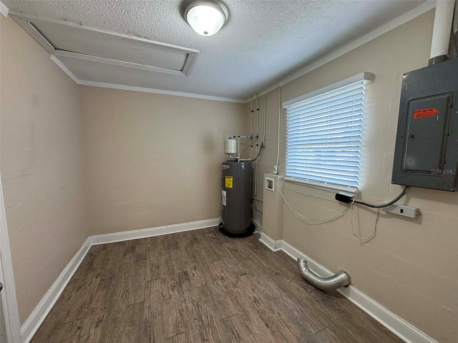 Image 9 of 18 For 606 Holt Circle