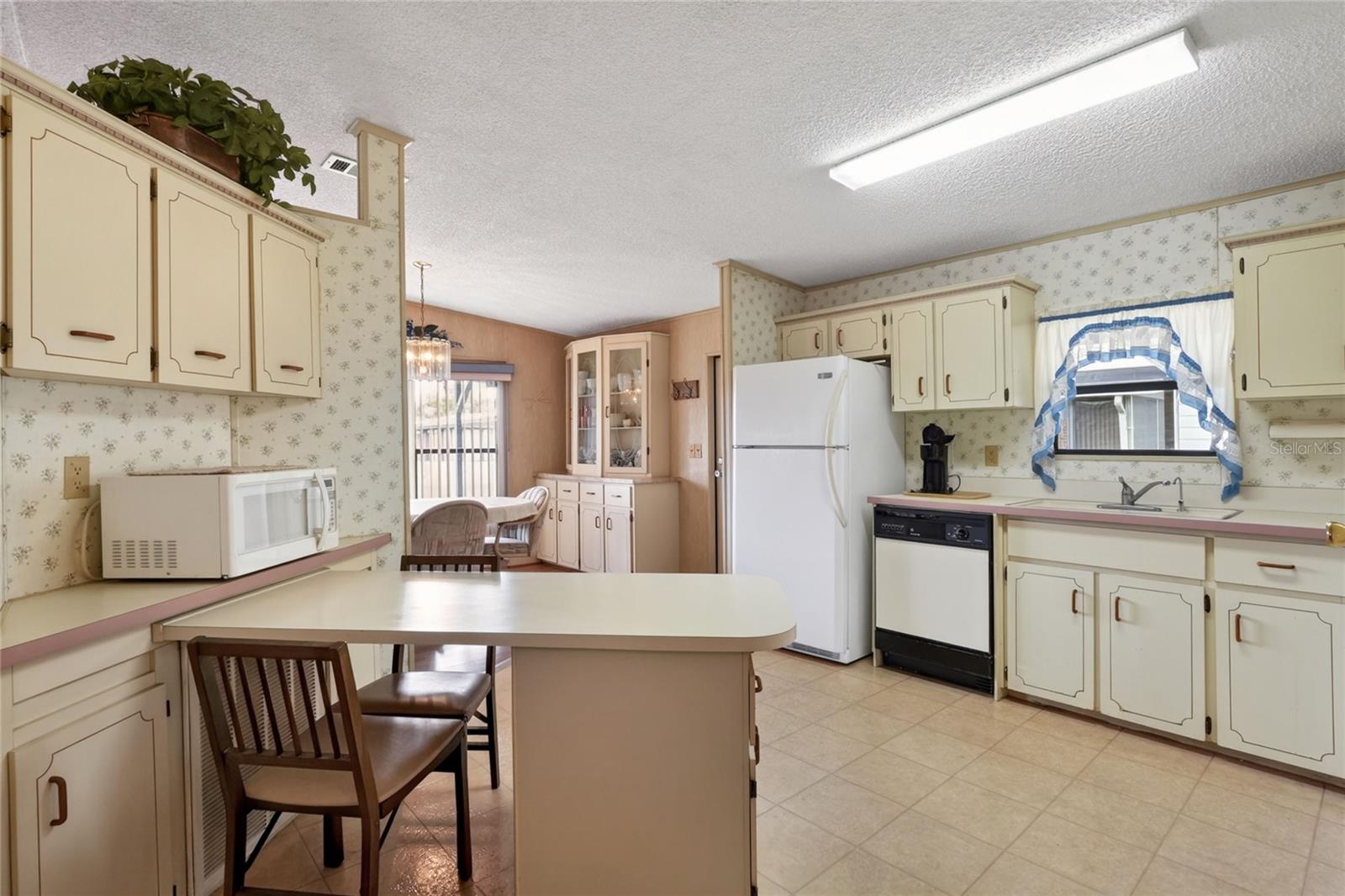 Image 17 of 38 For 6473 Peppertree Path Ne