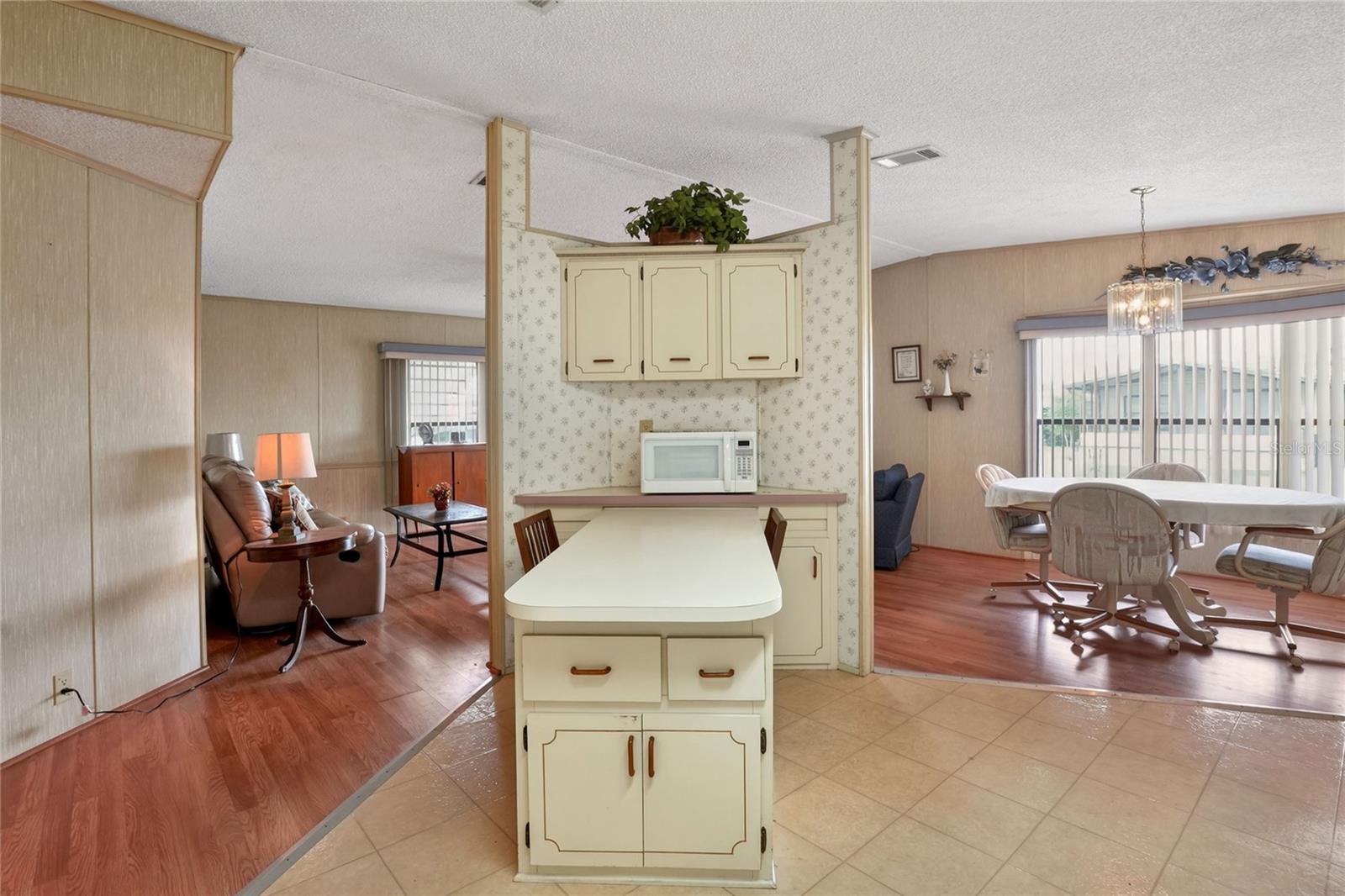 Image 18 of 38 For 6473 Peppertree Path Ne