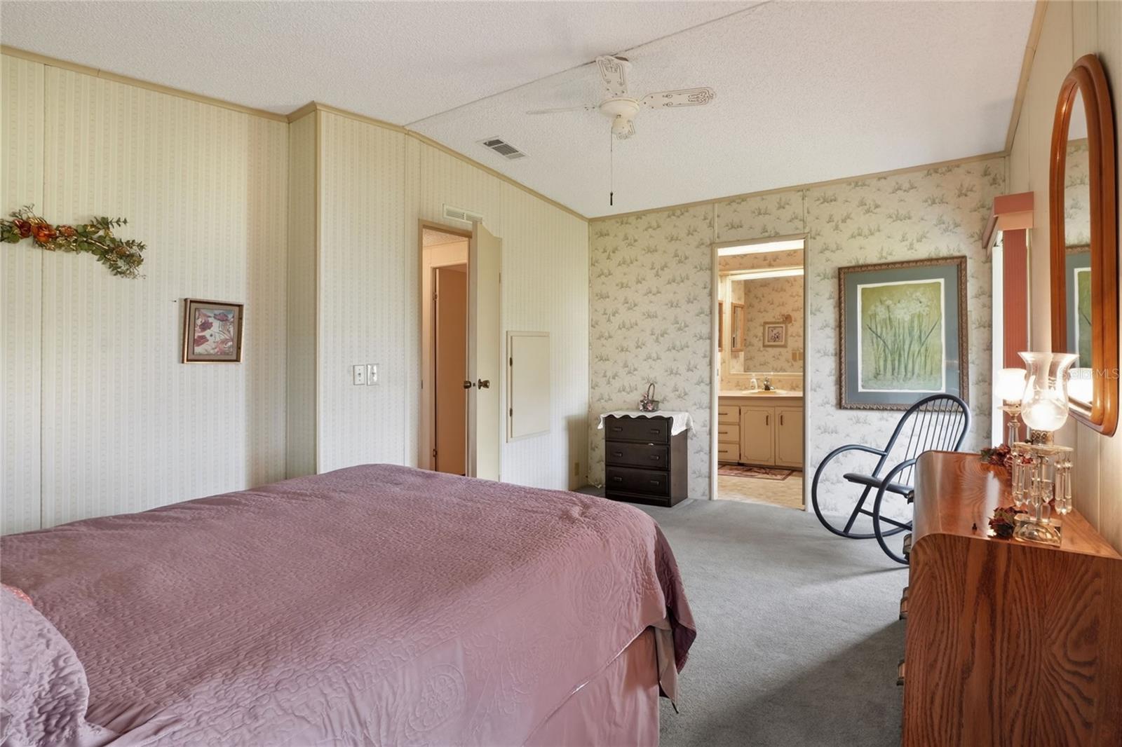 Image 20 of 38 For 6473 Peppertree Path Ne