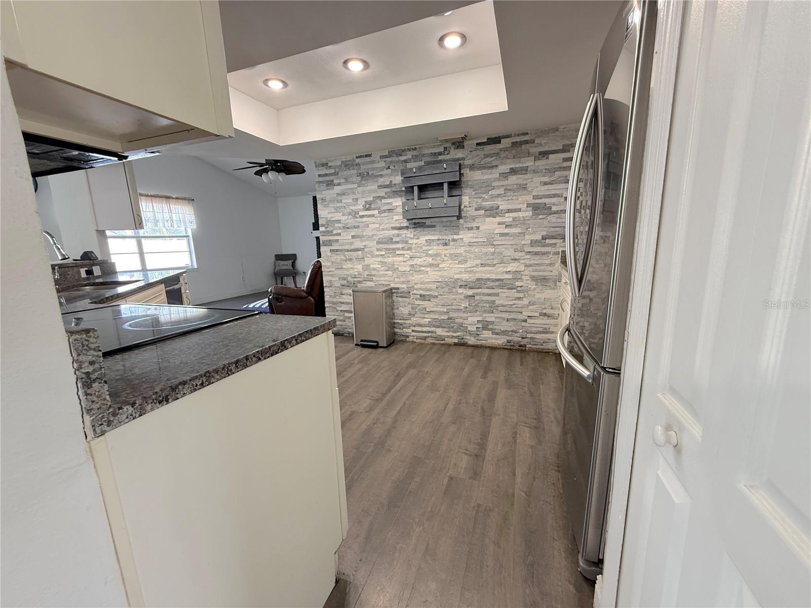 Image 11 of 39 For 1160 Manitoba Street