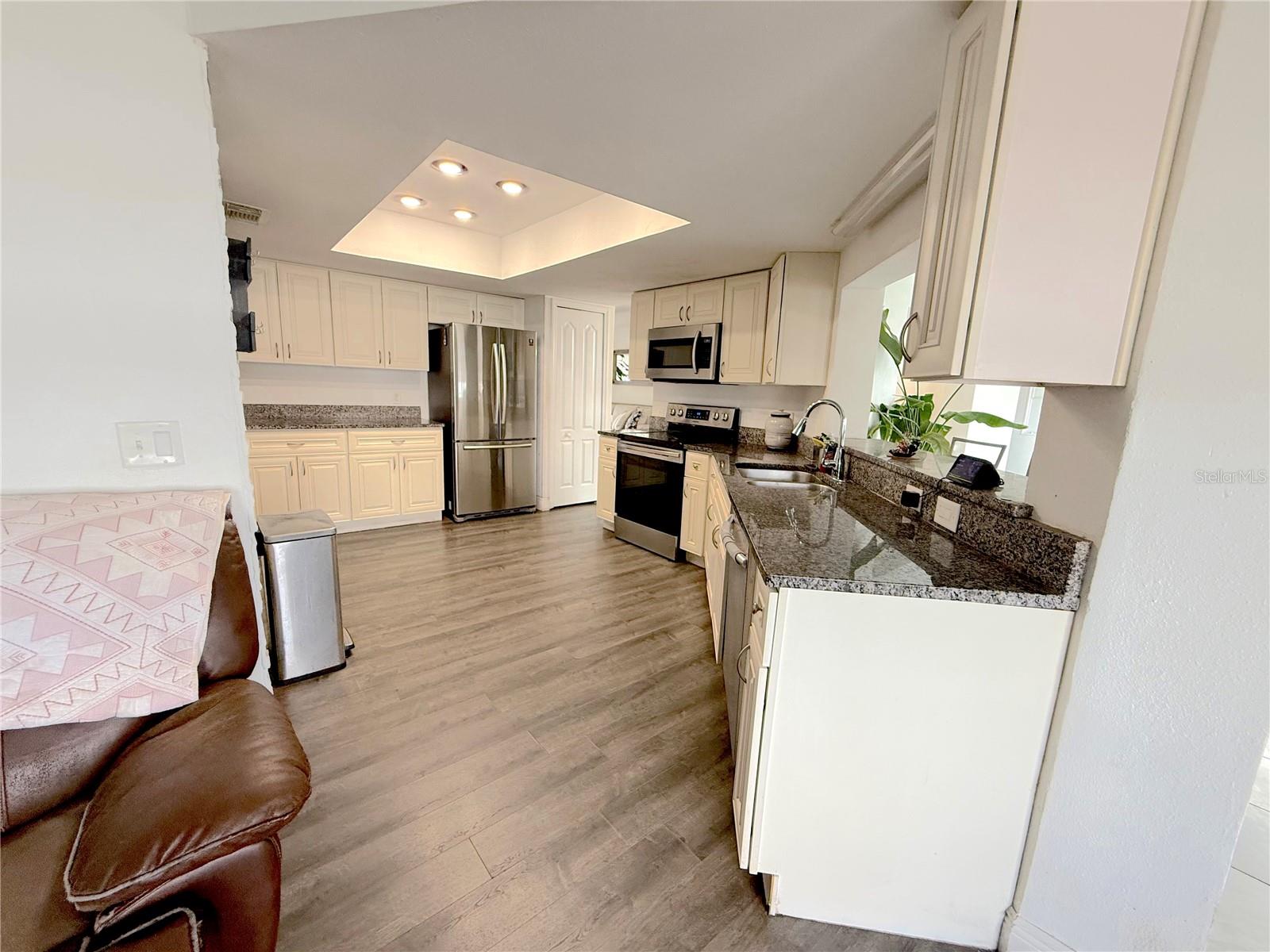 Image 12 of 39 For 1160 Manitoba Street