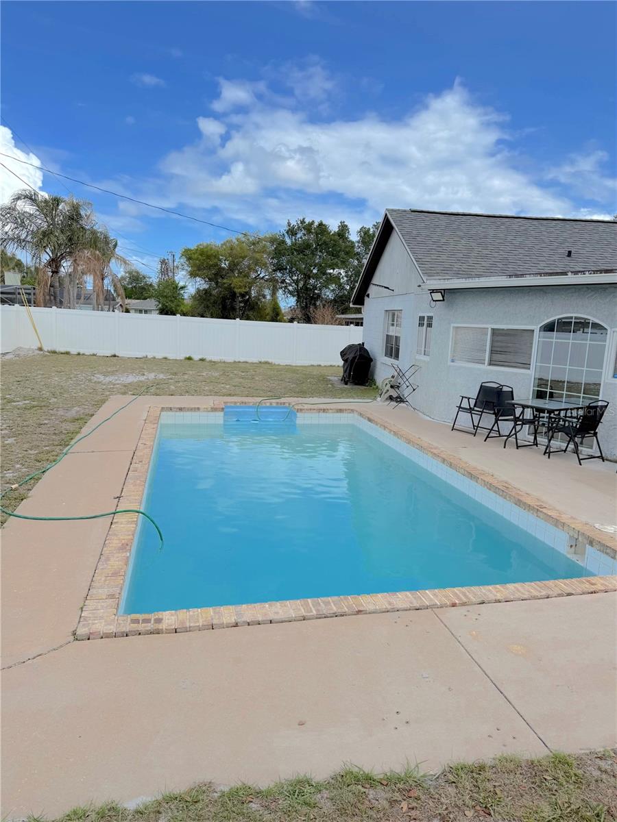 Image 3 of 39 For 1160 Manitoba Street