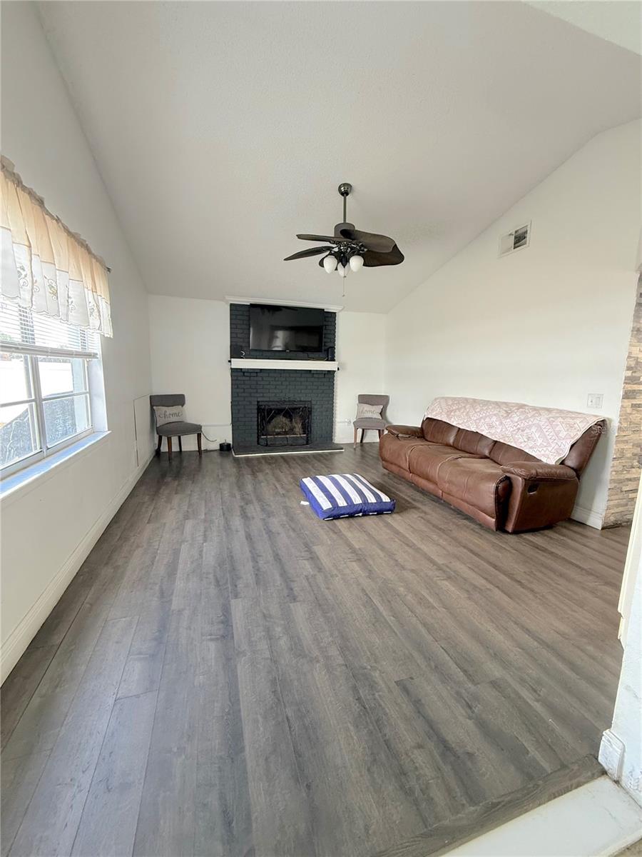 Image 9 of 39 For 1160 Manitoba Street