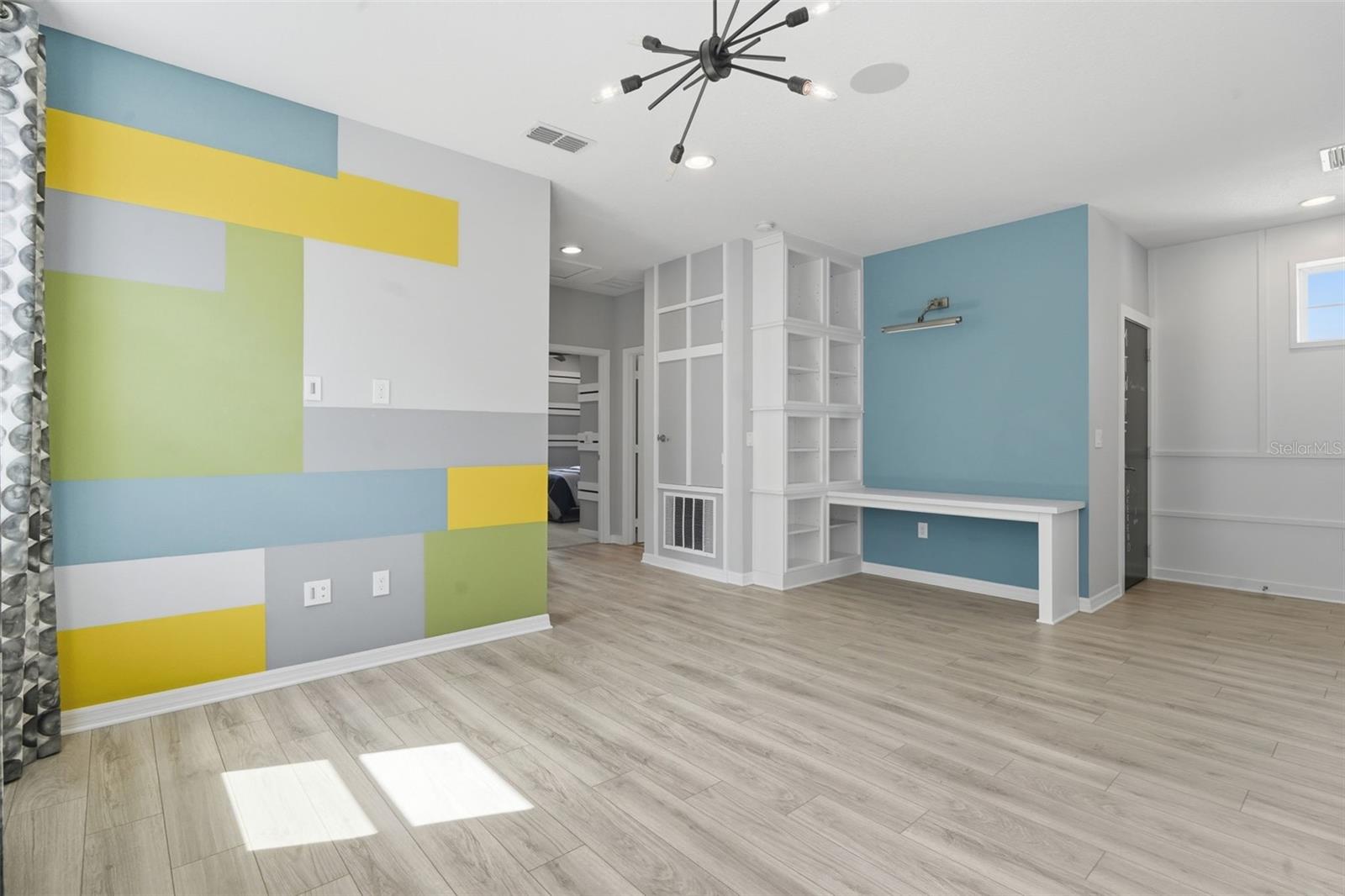 Image 4 of 55 For 16029 Tollington Alley