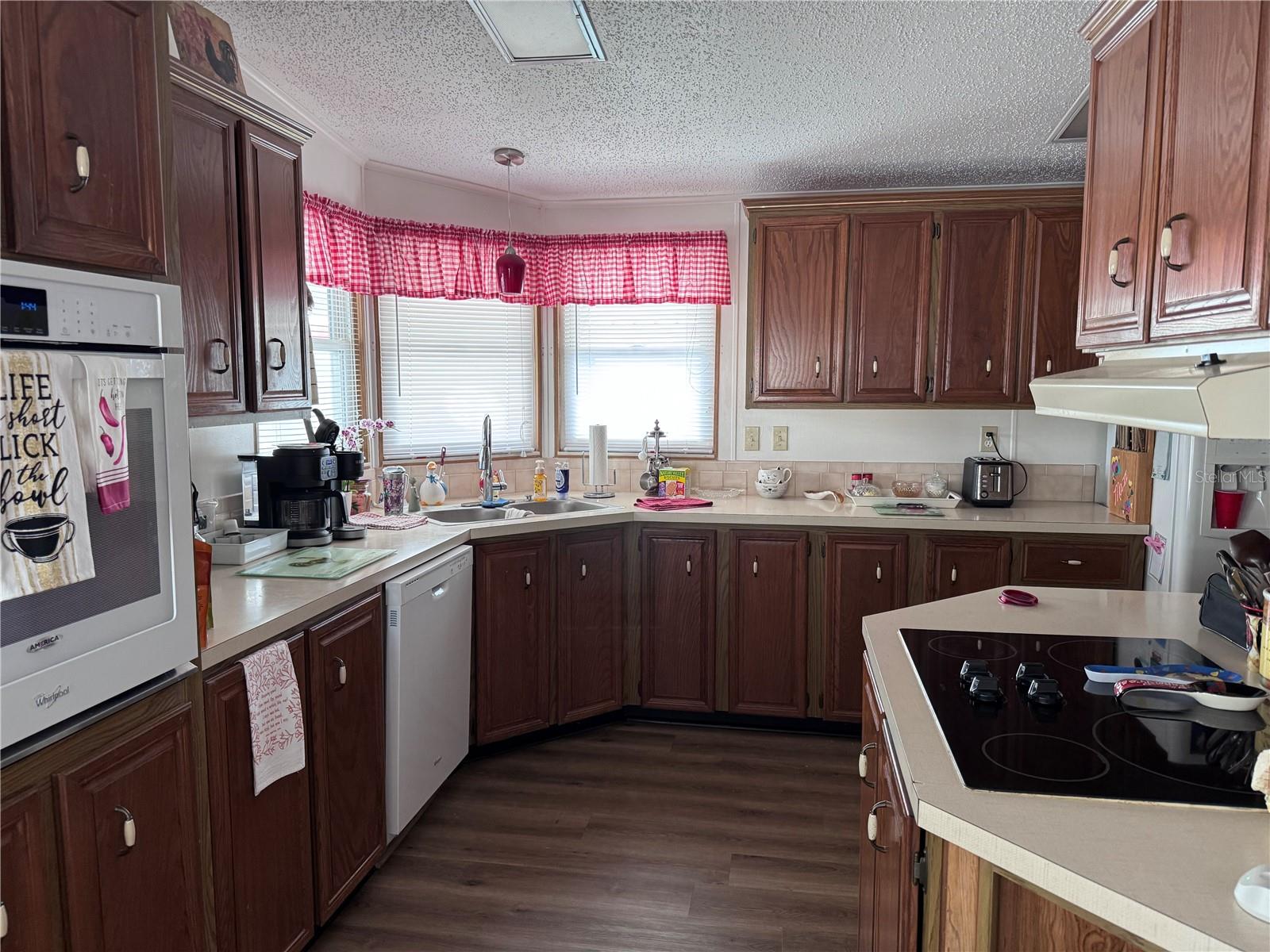 Image 4 of 19 For 2055 Floral Avenue 230