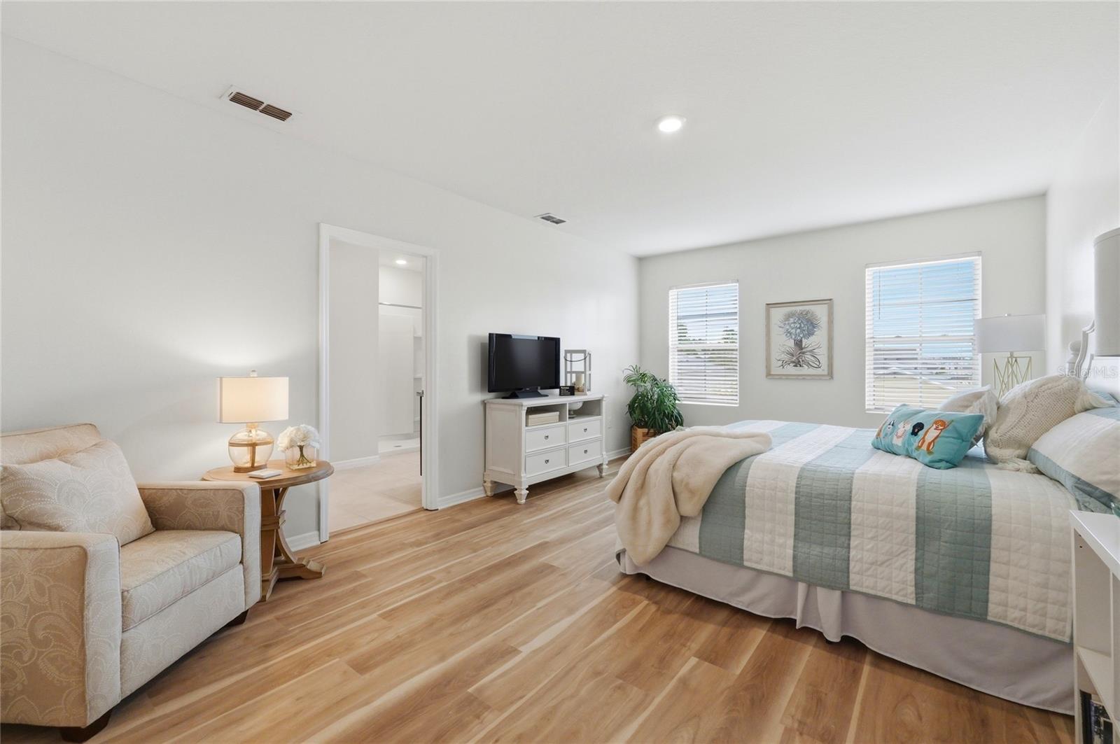 Image 28 of 73 For 416 Corso Loop