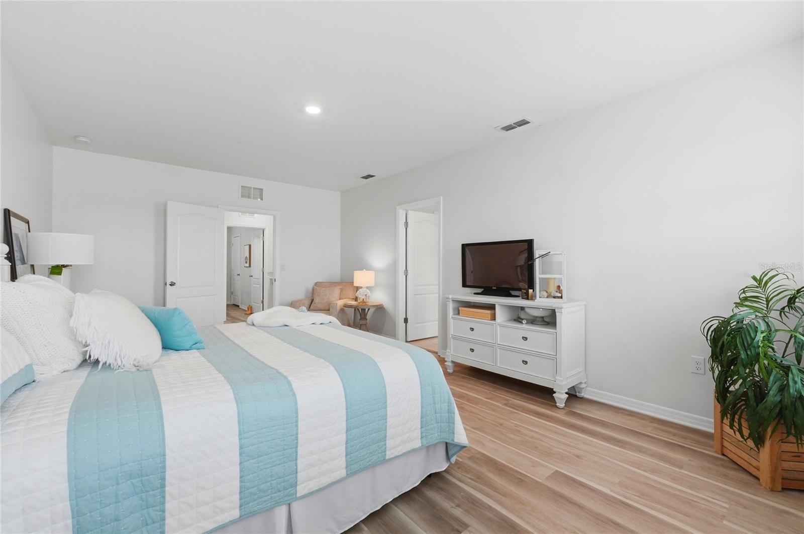 Image 31 of 73 For 416 Corso Loop