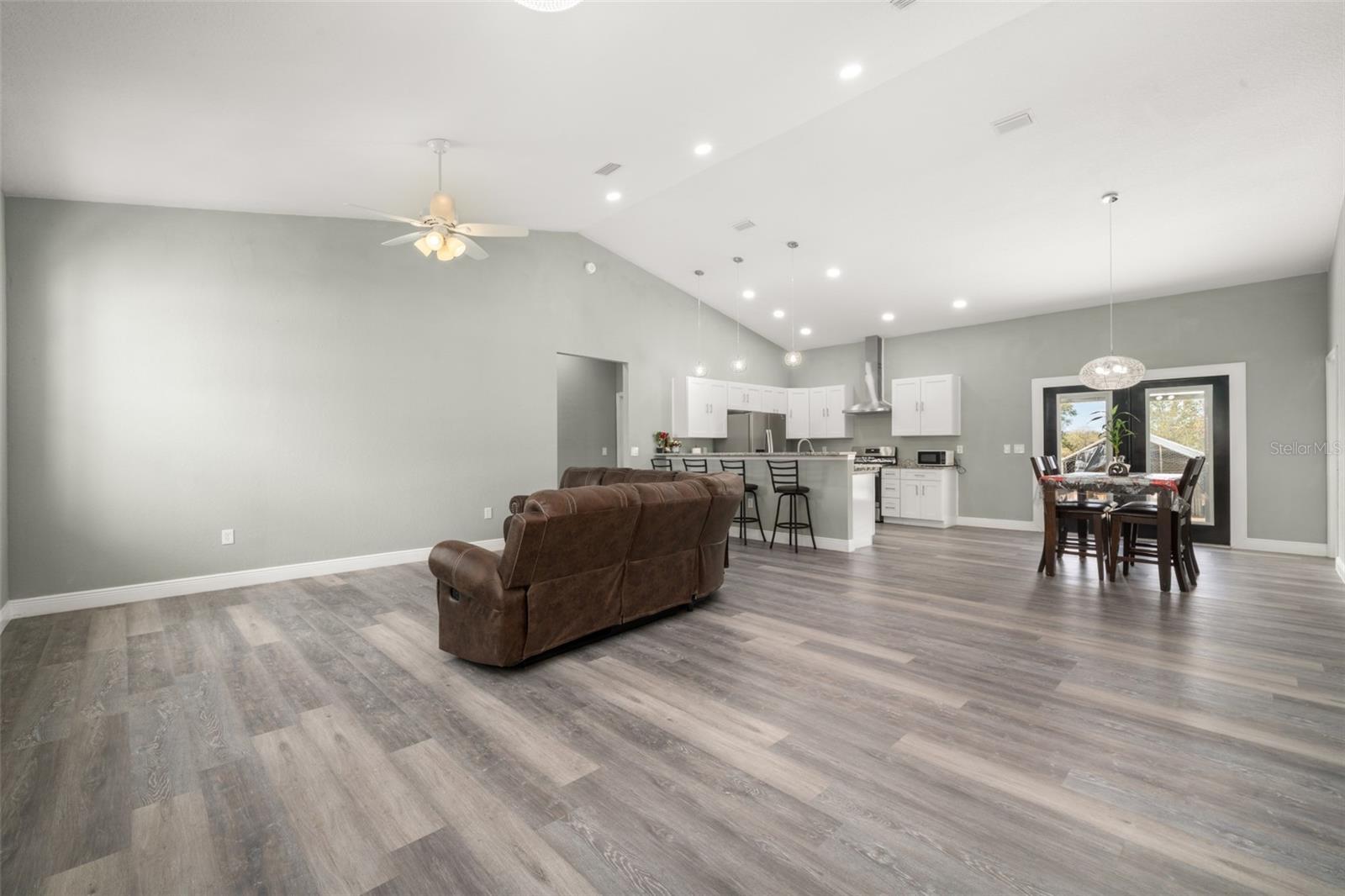 Image 13 of 58 For 189 Oleander Drive