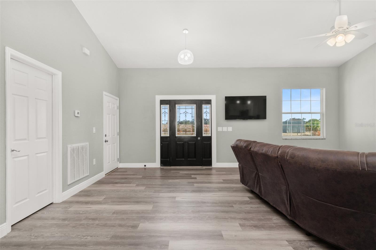 Image 15 of 58 For 189 Oleander Drive