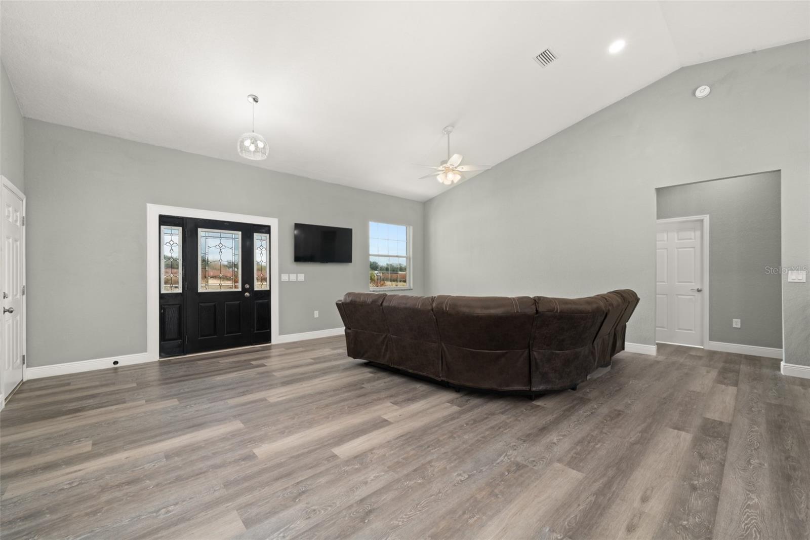 Image 16 of 58 For 189 Oleander Drive