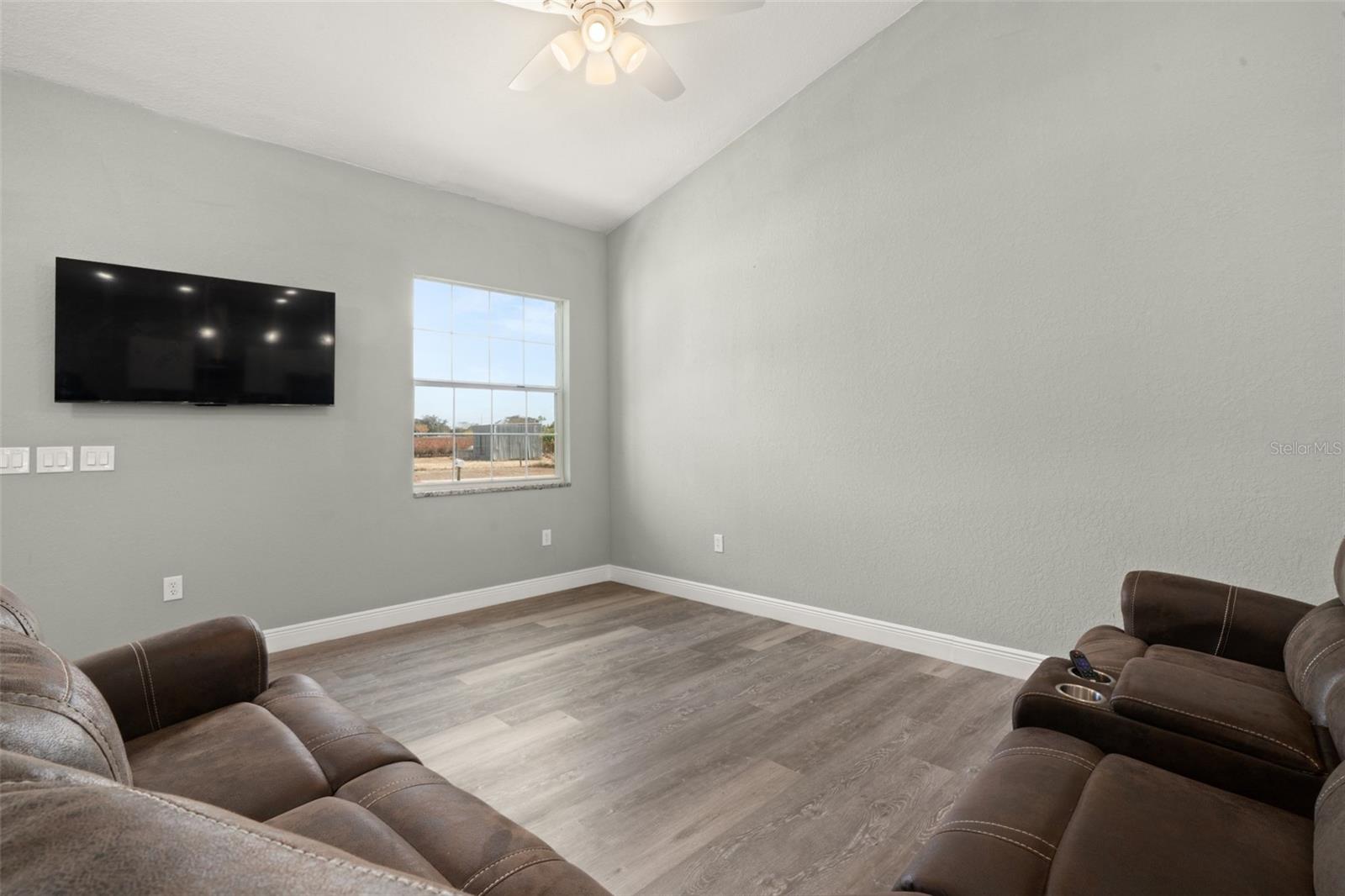 Image 18 of 58 For 189 Oleander Drive