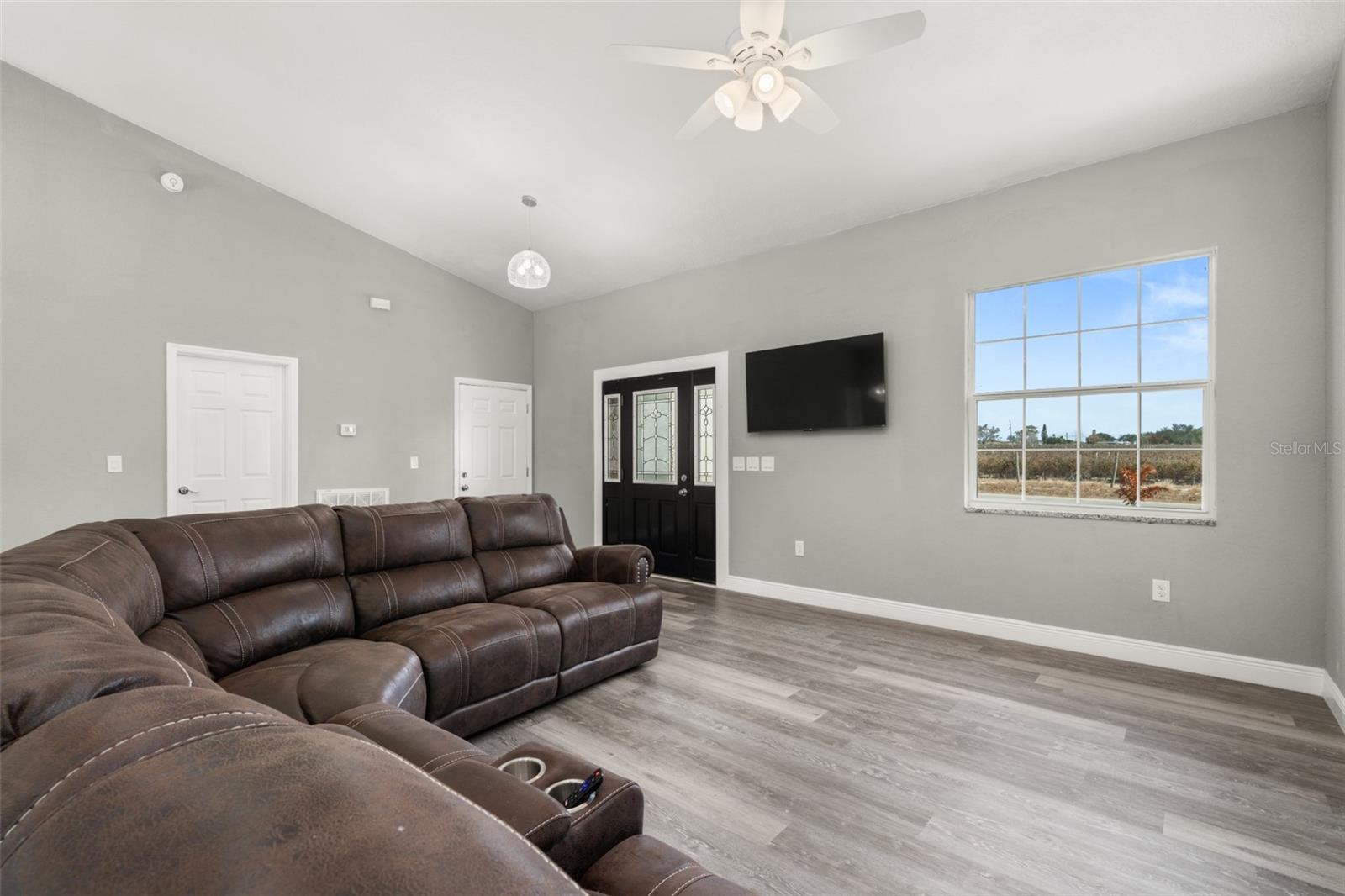 Image 19 of 58 For 189 Oleander Drive