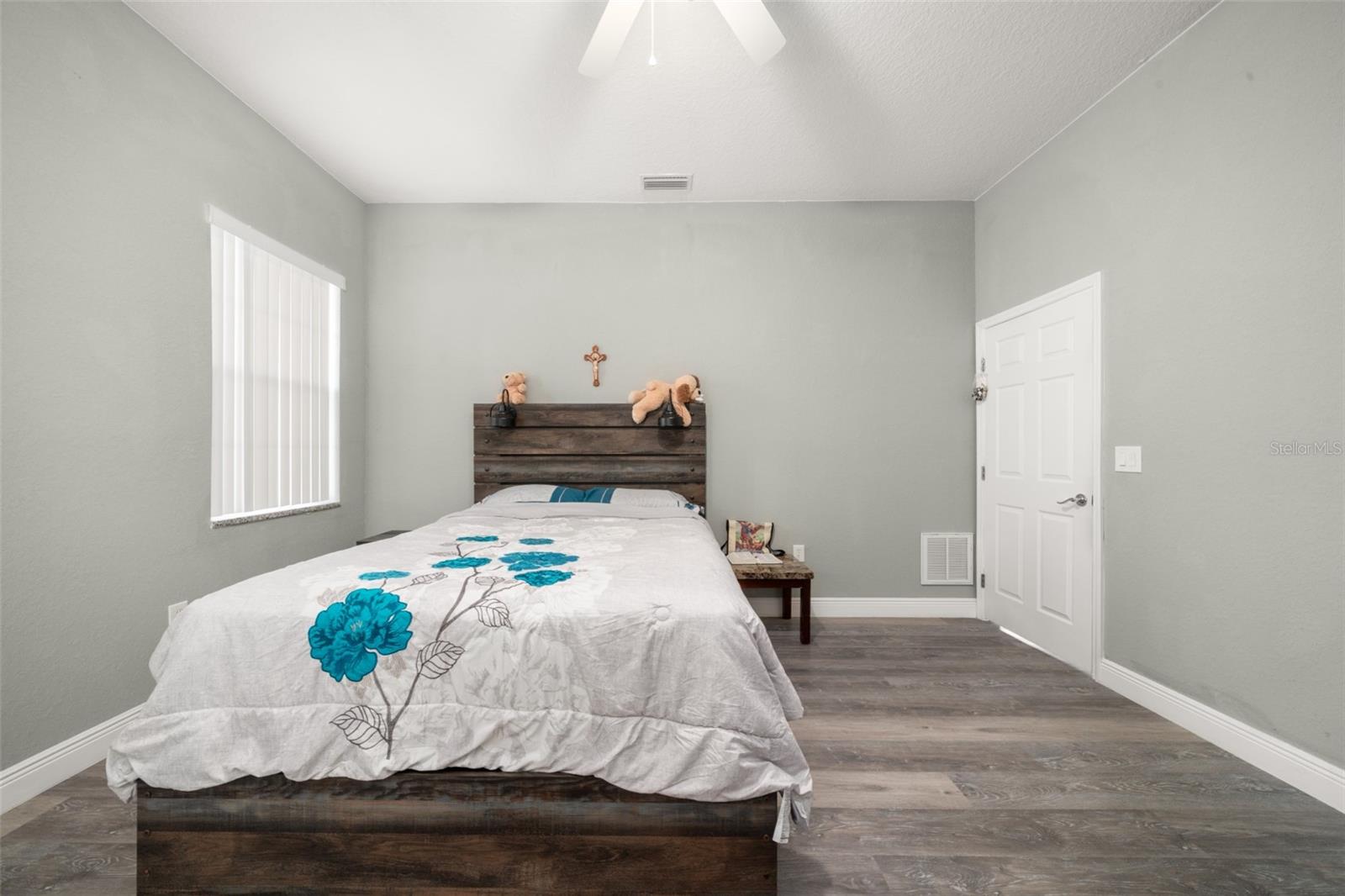 Image 26 of 58 For 189 Oleander Drive