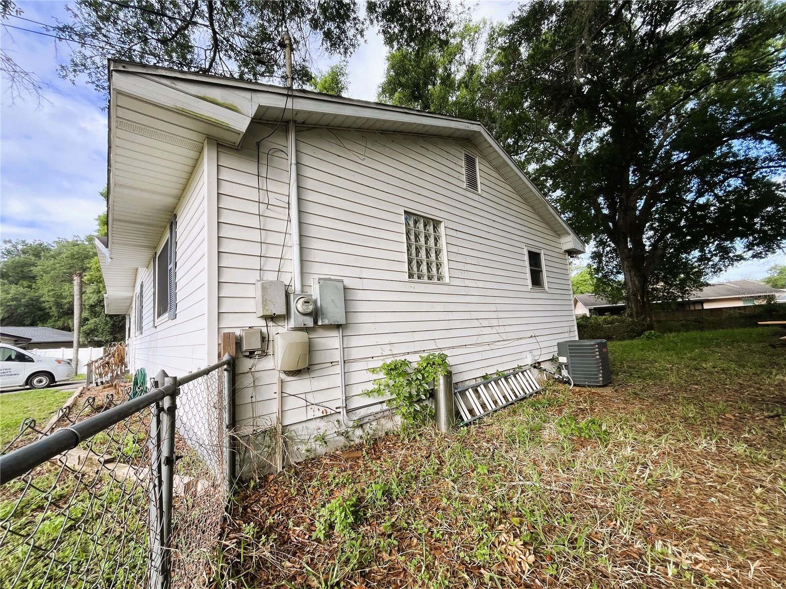 Image 27 of 33 For 121 Maris Court