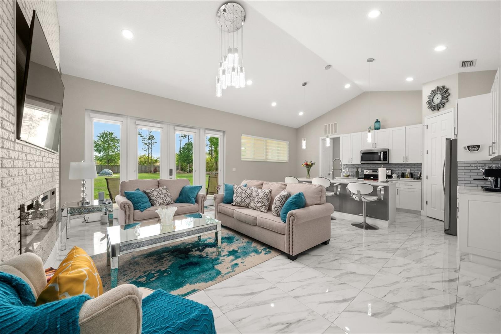 Image 17 of 60 For 2009 Flower Terrace