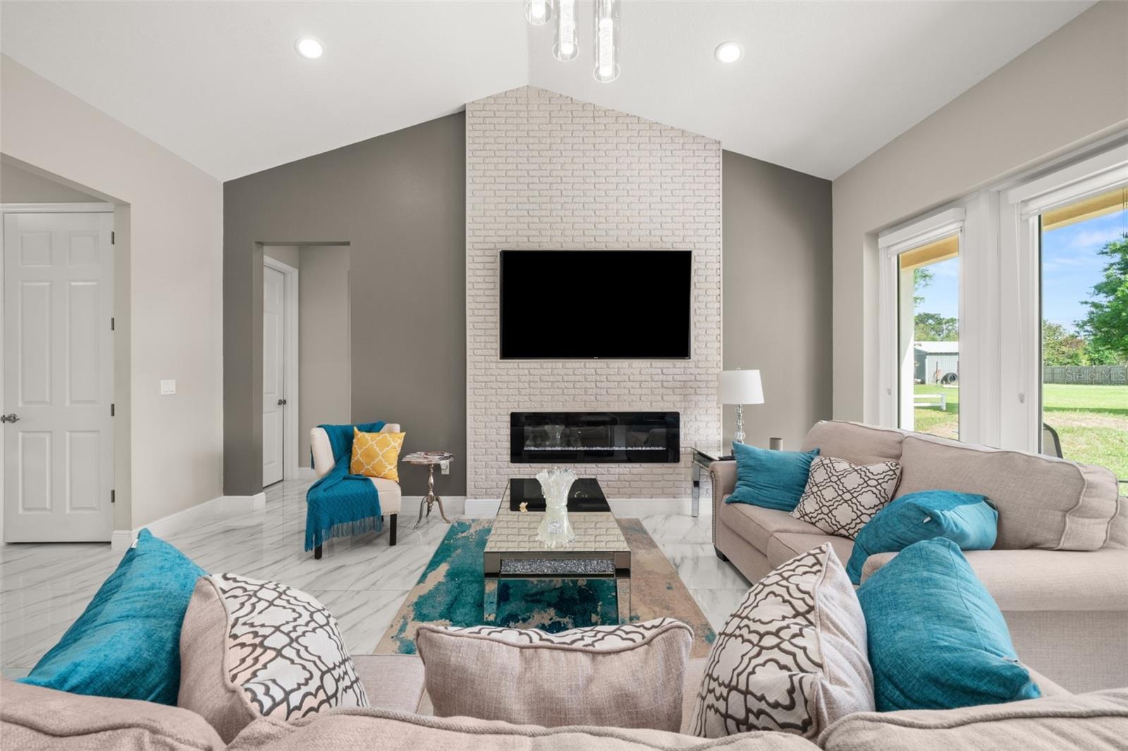 Image 19 of 60 For 2009 Flower Terrace