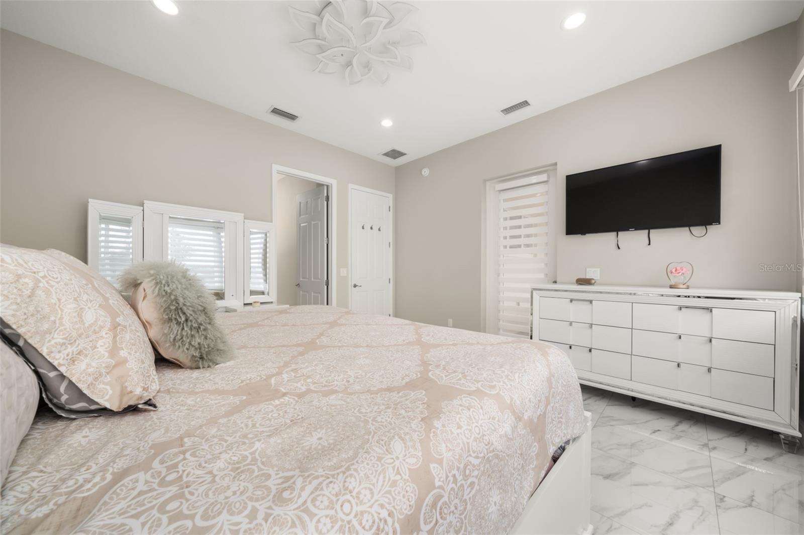 Image 32 of 60 For 2009 Flower Terrace