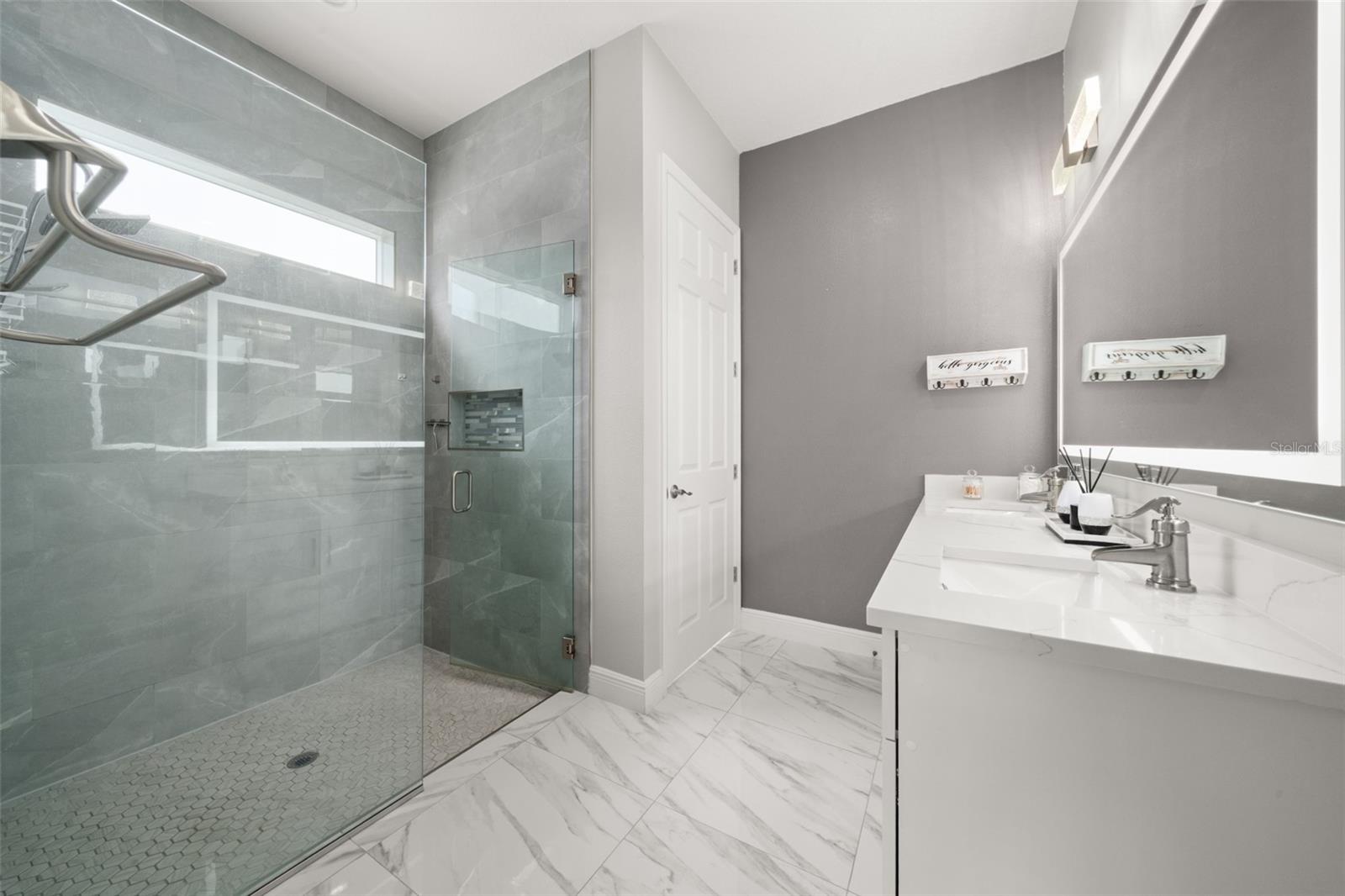 Image 34 of 60 For 2009 Flower Terrace