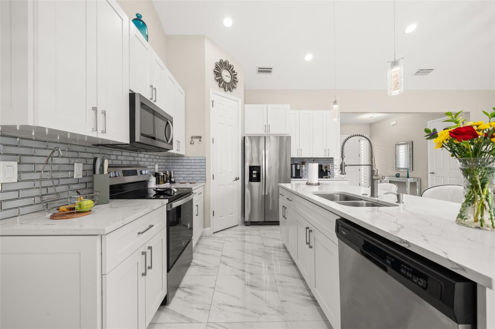 Image 6 of 60 For 2009 Flower Terrace