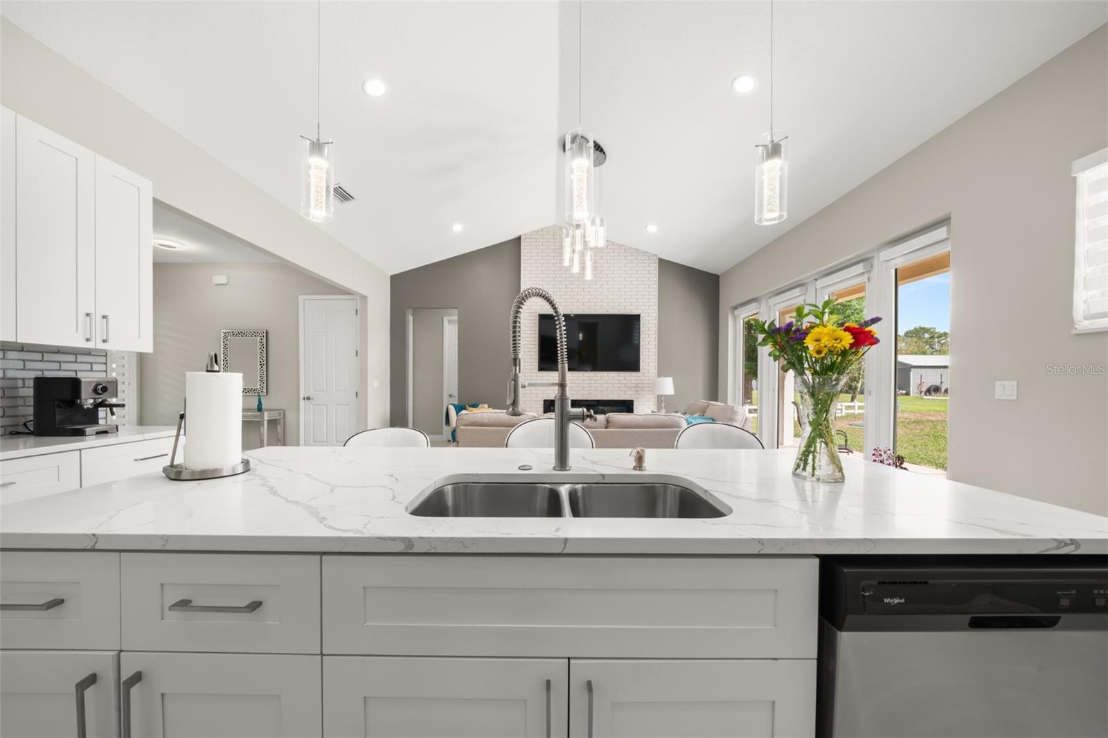 Image 9 of 60 For 2009 Flower Terrace