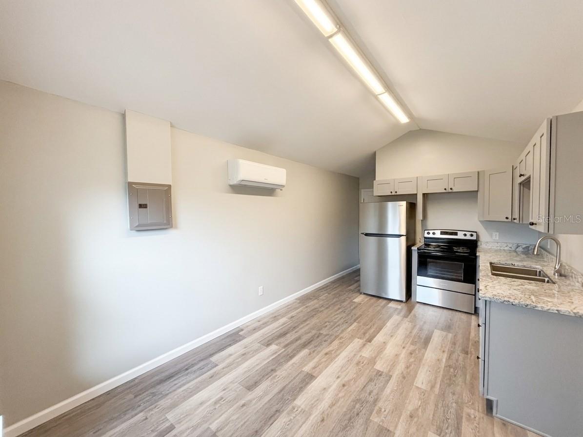 Image 3 of 8 For 115 Avenue F Sw B