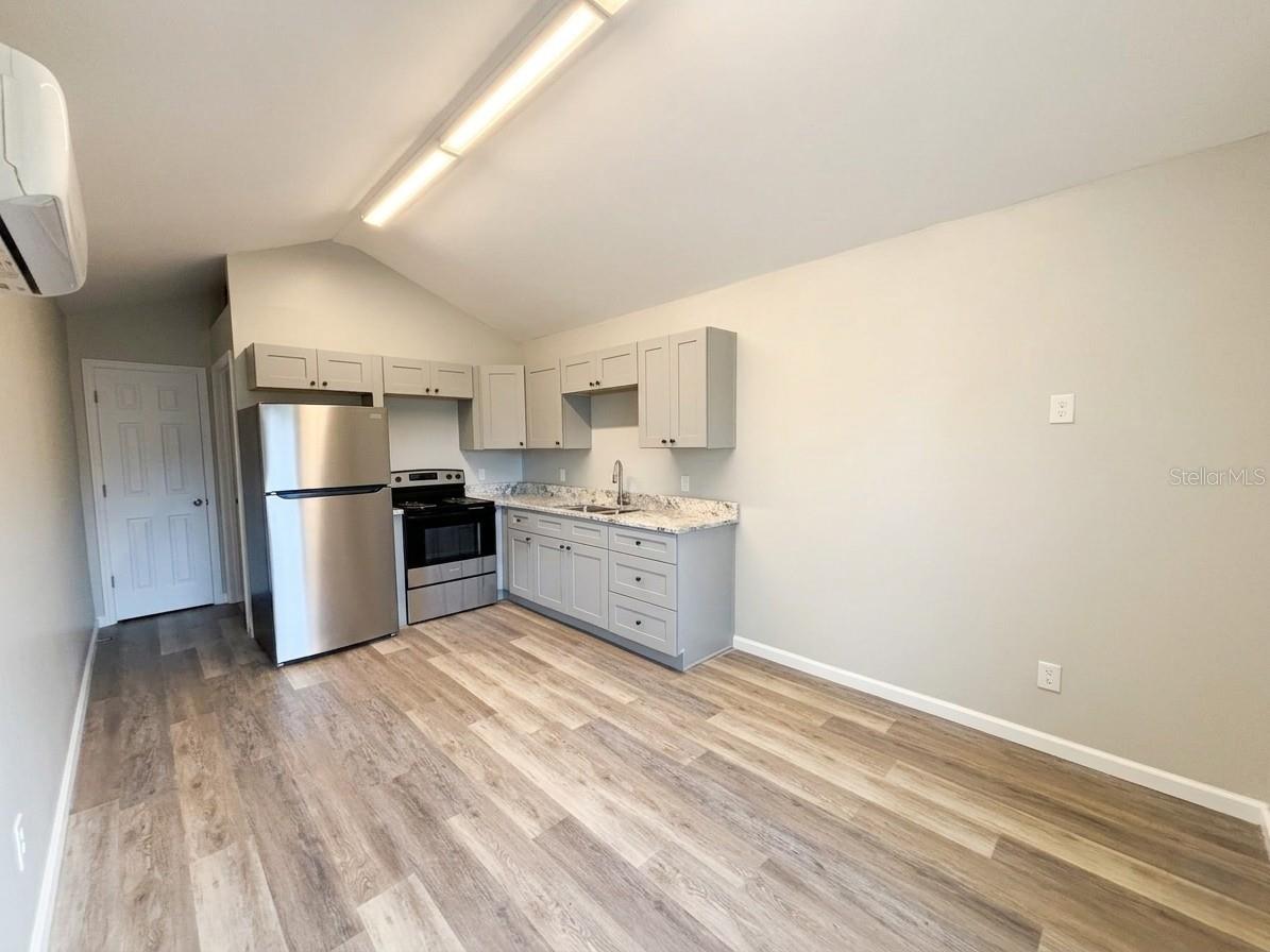 Image 5 of 8 For 115 Avenue F Sw B