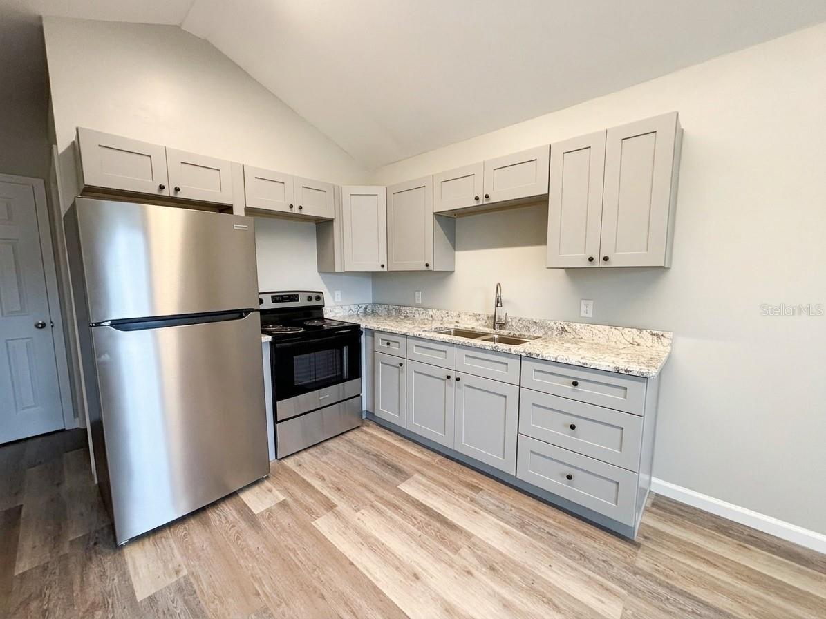 Image 6 of 8 For 115 Avenue F Sw B